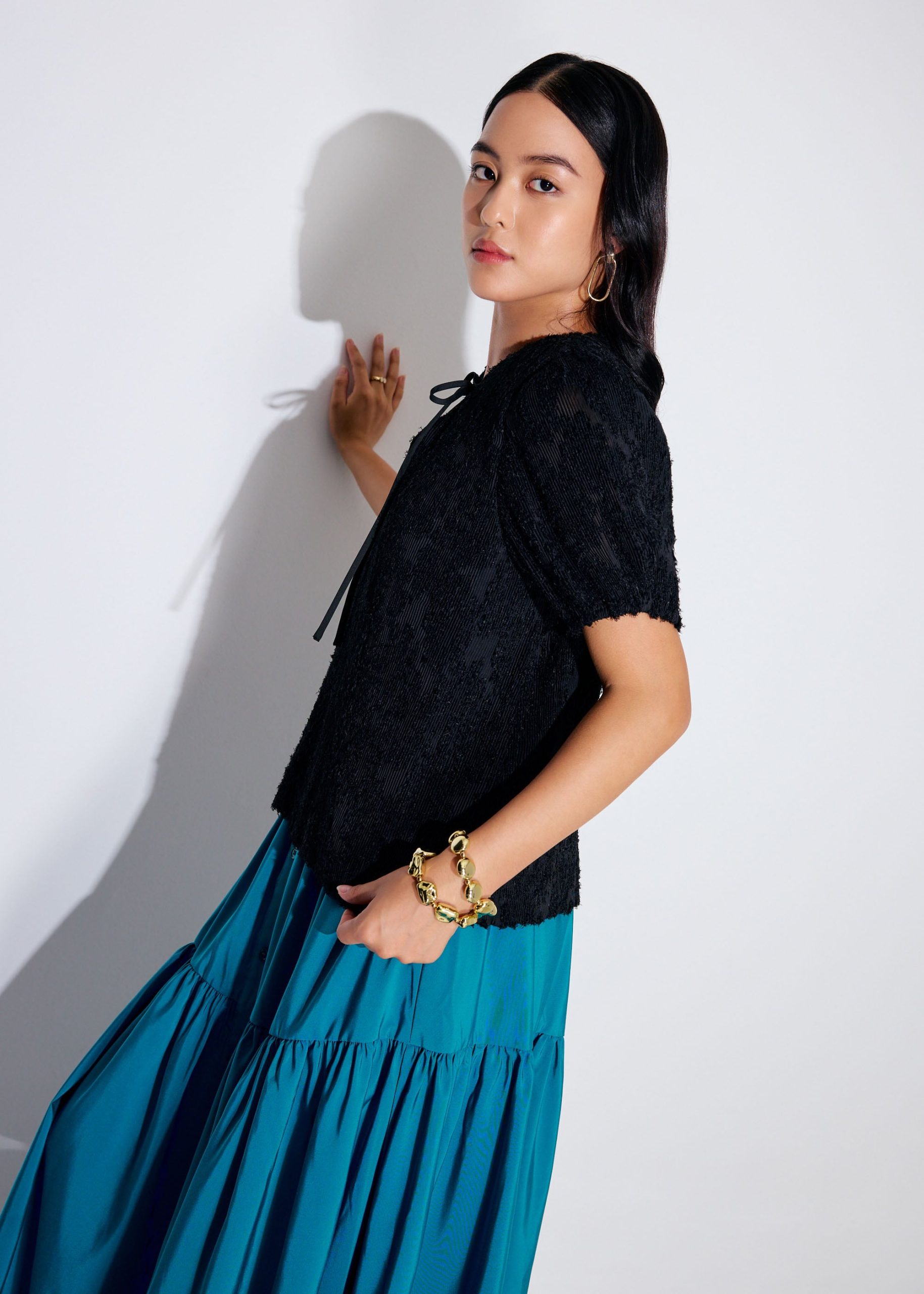 Textured Plisse Front Tie Puff Sleeve Shell Top - Image 6