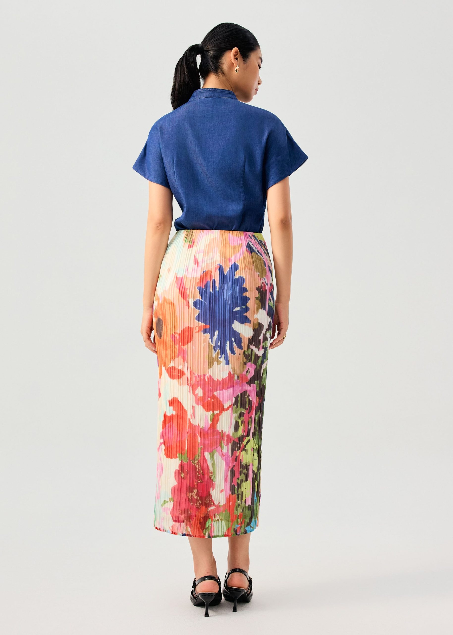 Elastic Georgette Pleated Mid Waist Column Maxi Skirt in Vivid Blooms - Image 5