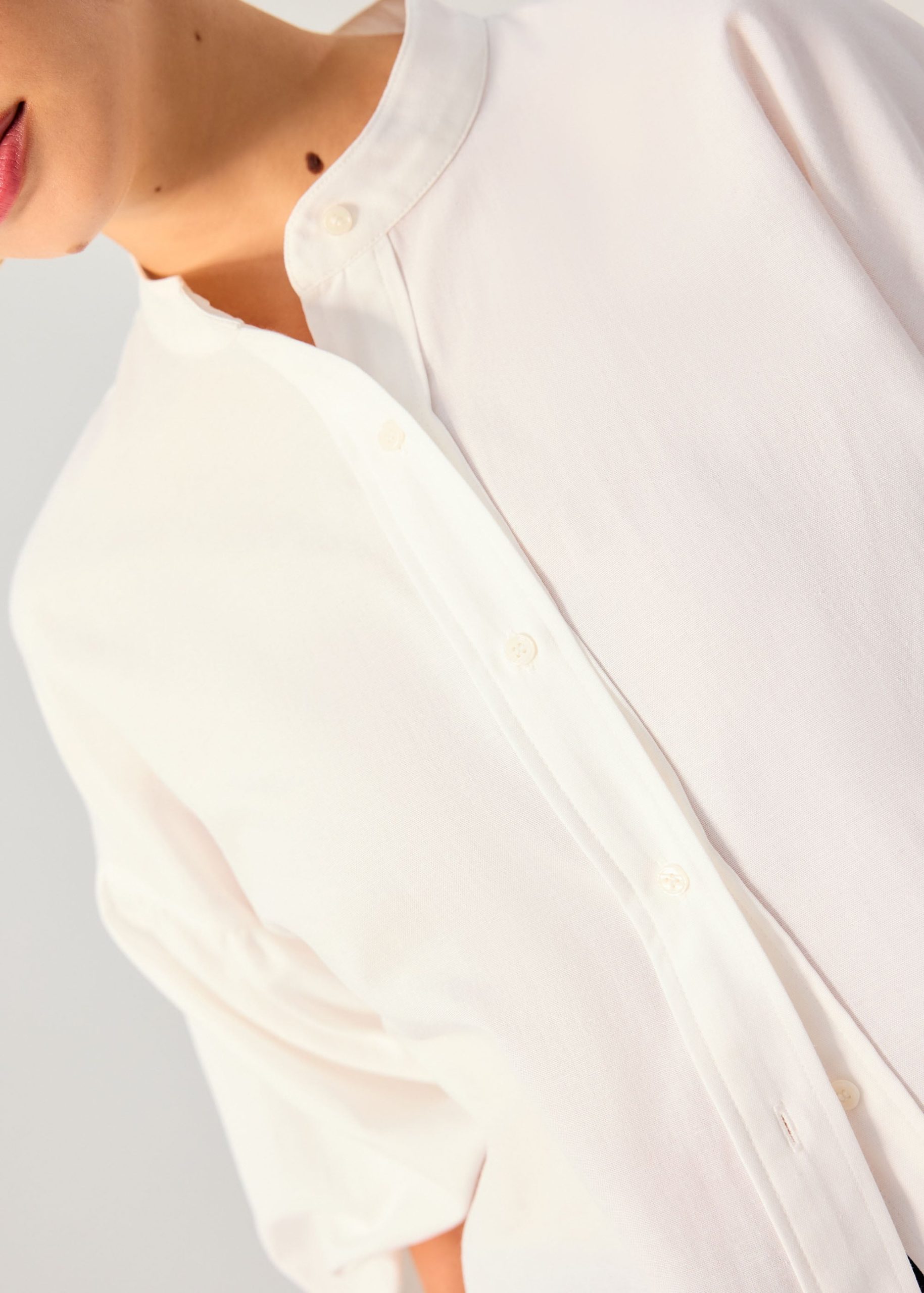 Relaxed Cotton Button Down Collared Puff Sleeve Top - Image 6