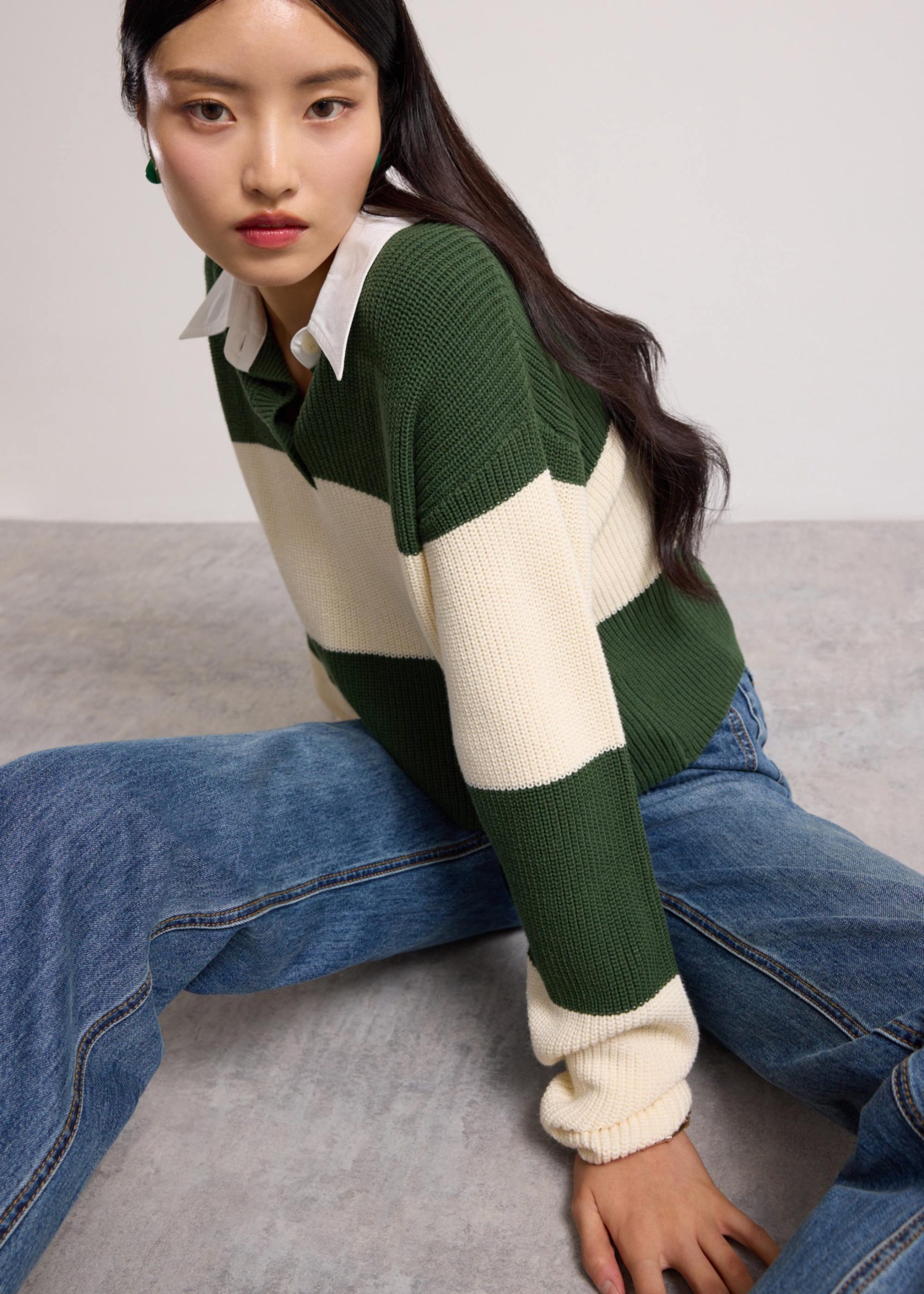 Oversized Knit Collared Crop Sweater - Image 12