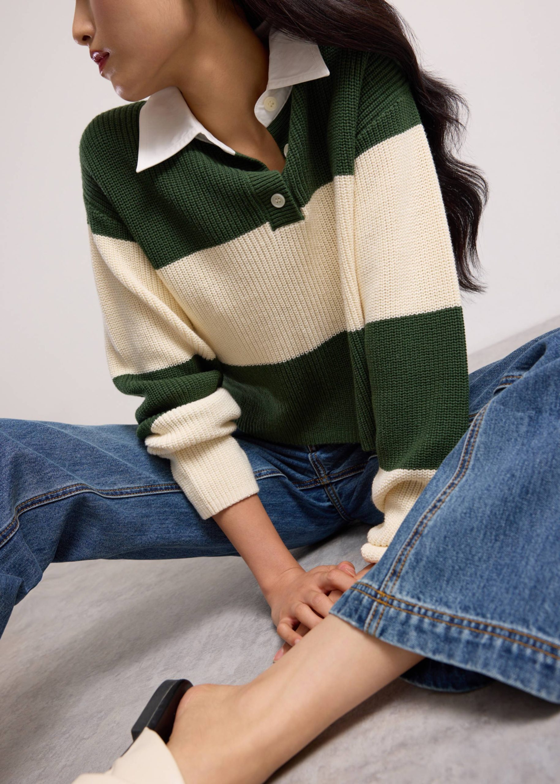 Oversized Knit Collared Crop Sweater - Image 5