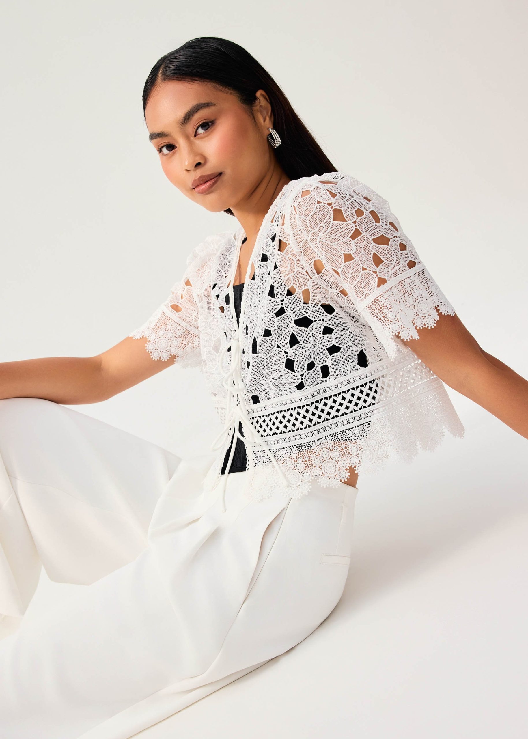 Floral Lace Ribbon Tie V-neck Shell Top - Image 2