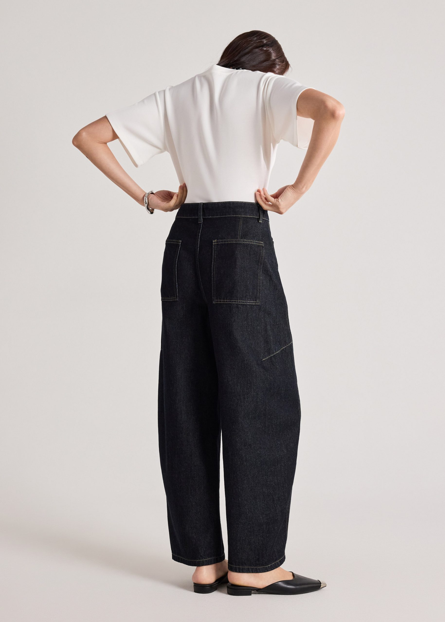 Vic Barrel Jeans - Image 12