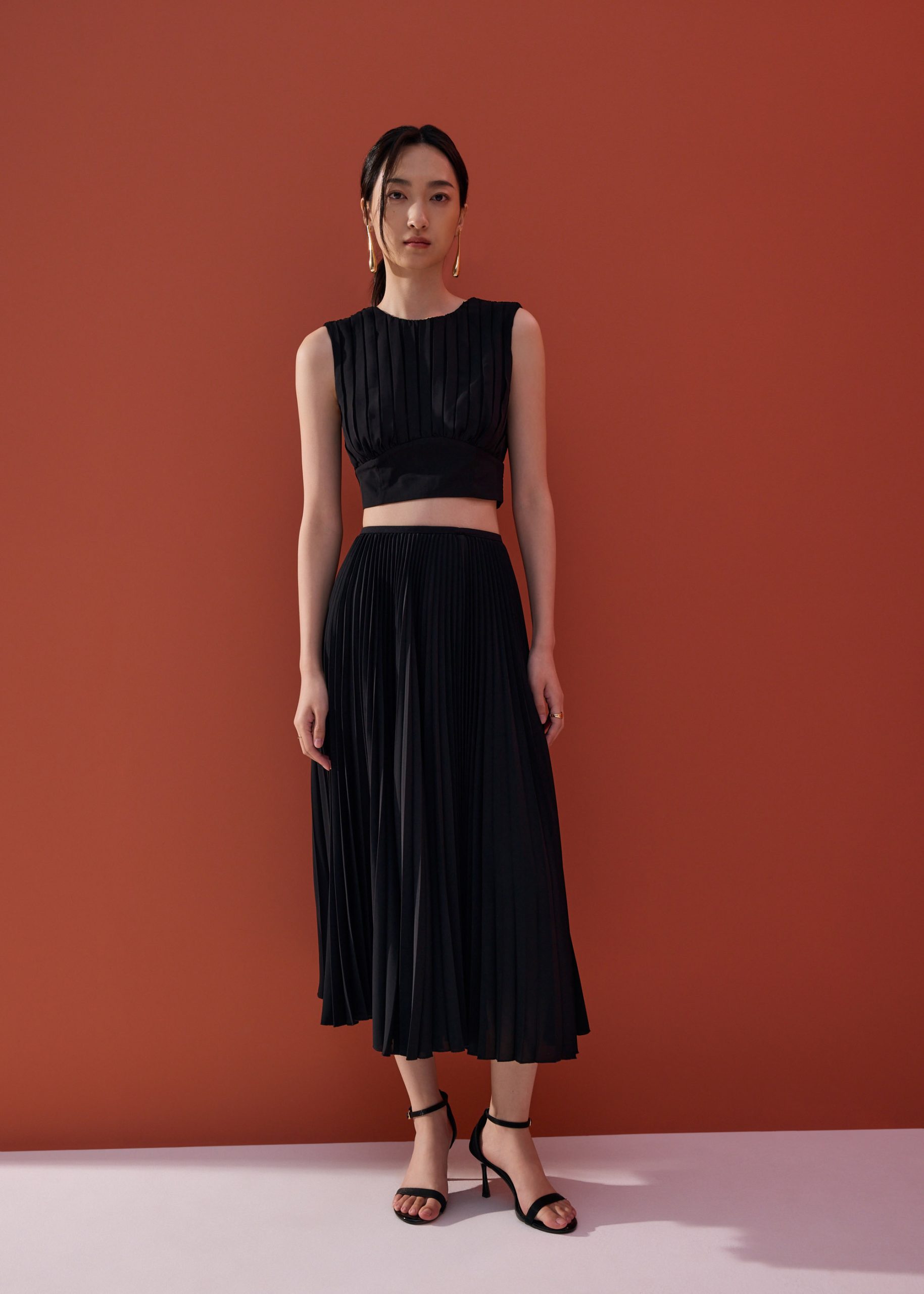 Tie Back Round Neck Crop Top - Image 4