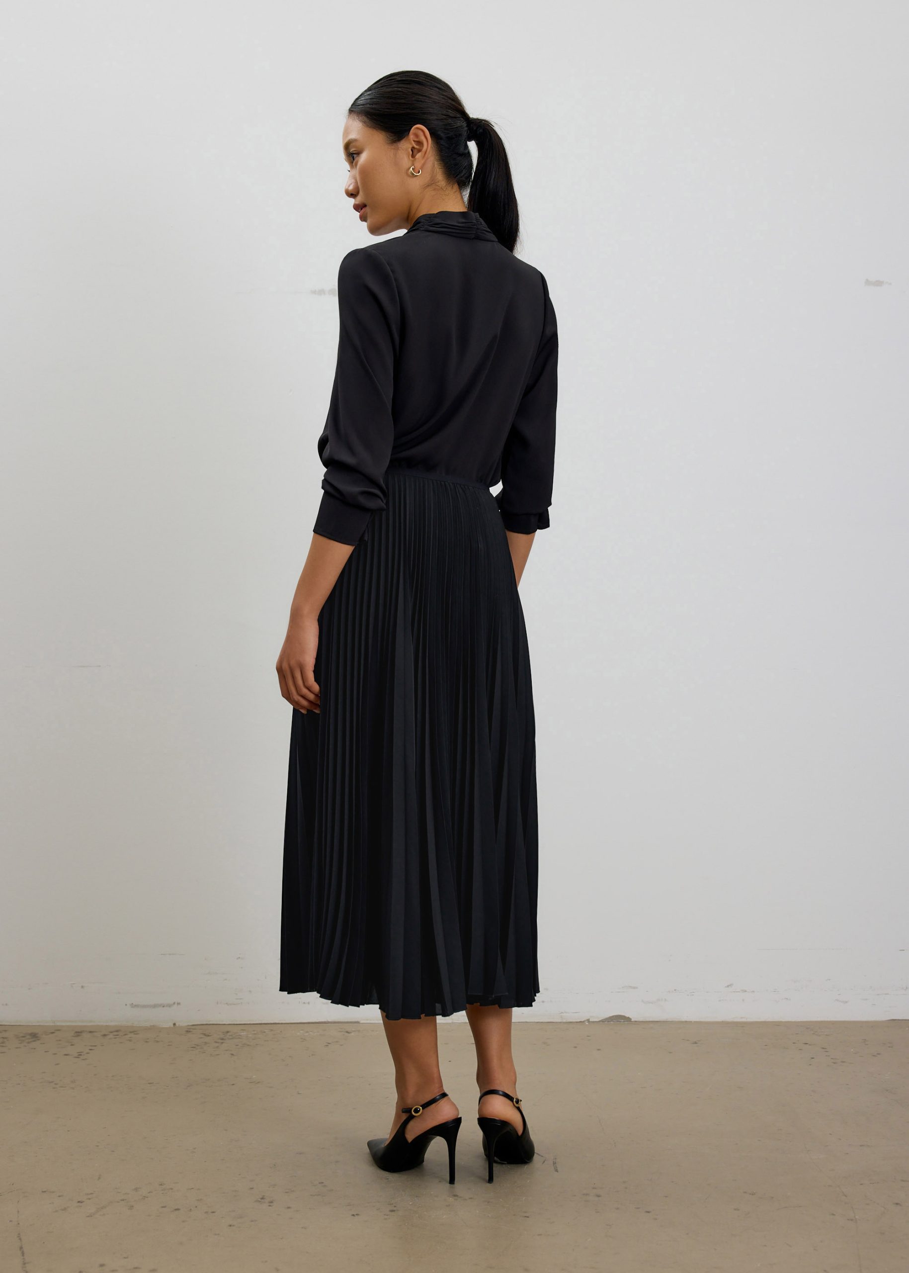 Wei Elastic Sunray Pleated Midaxi Skirt - Image 6