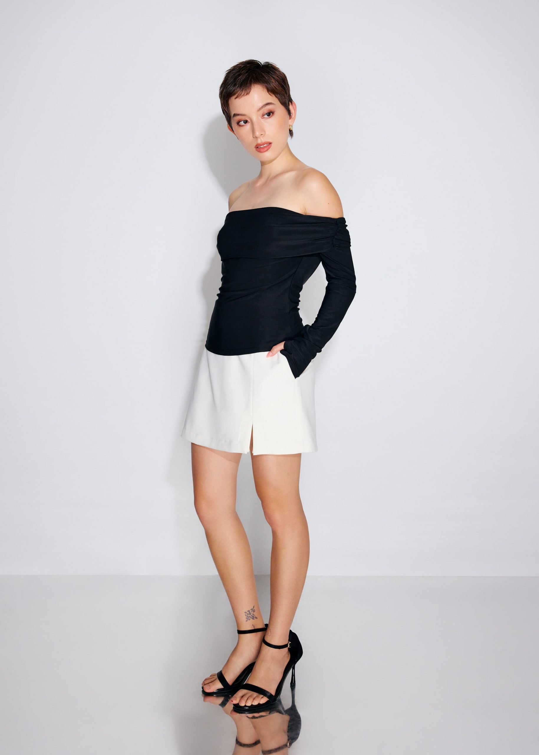 Jersey Off-Shoulder Fitted Top - Image 4
