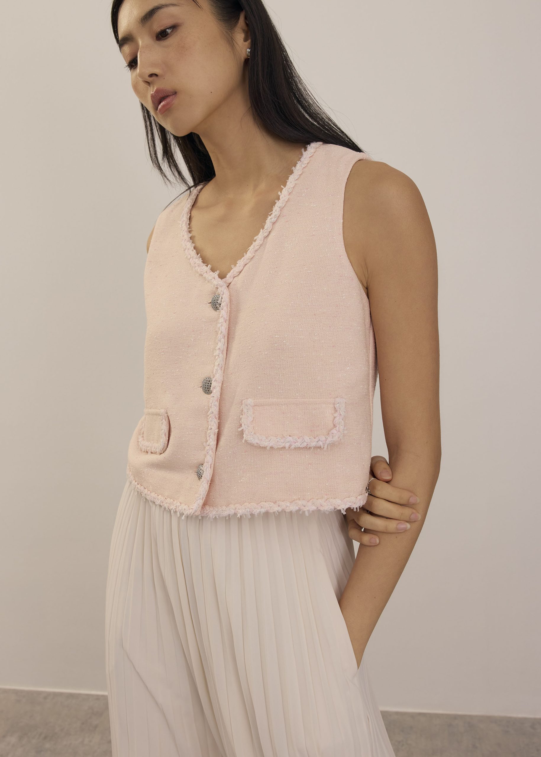 Tweed V-Neck Boxy Crop Vest - Image 15