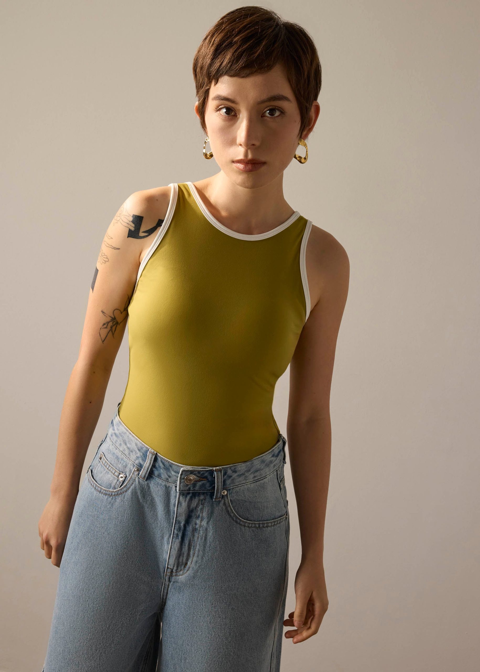 BraFree by LB Multi-way Contrast Piping Jersey Fitted Top - Image 13