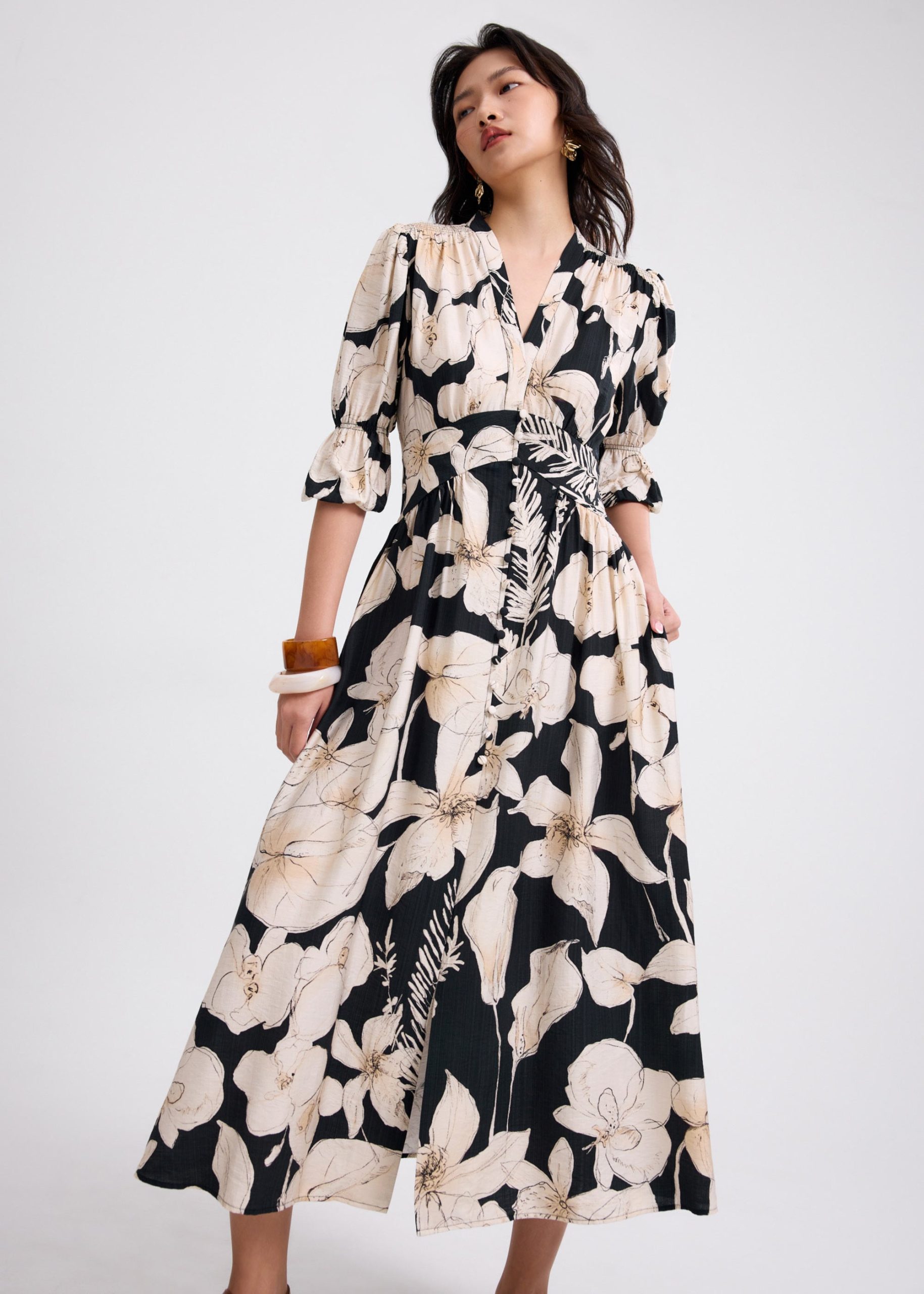 V-neck Puff Sleeve Fit & Flare Midaxi Dress in Garden City Blooms - Image 2