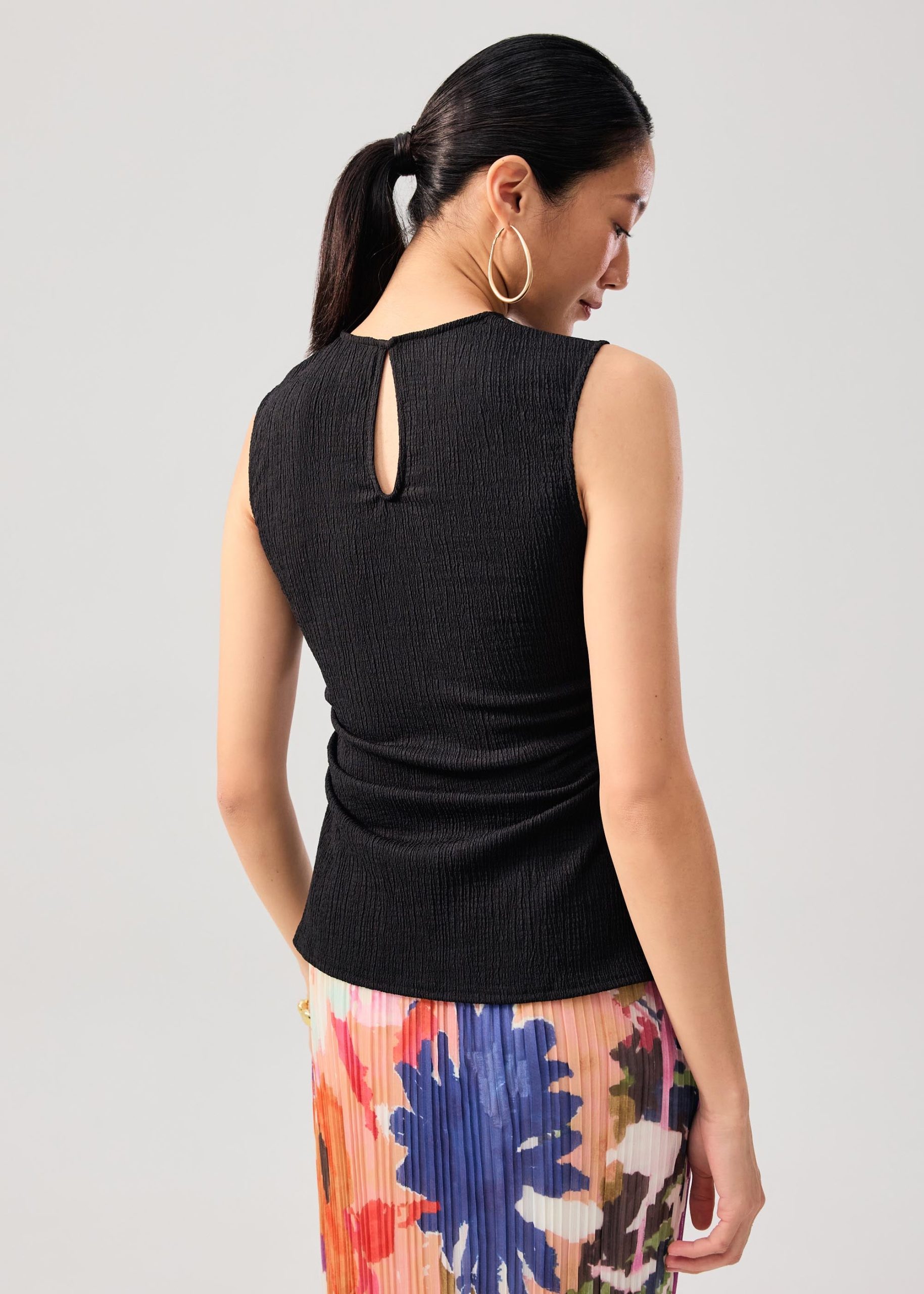 Crinkled Jersey Round Neck Fitted Tank Top - Image 18