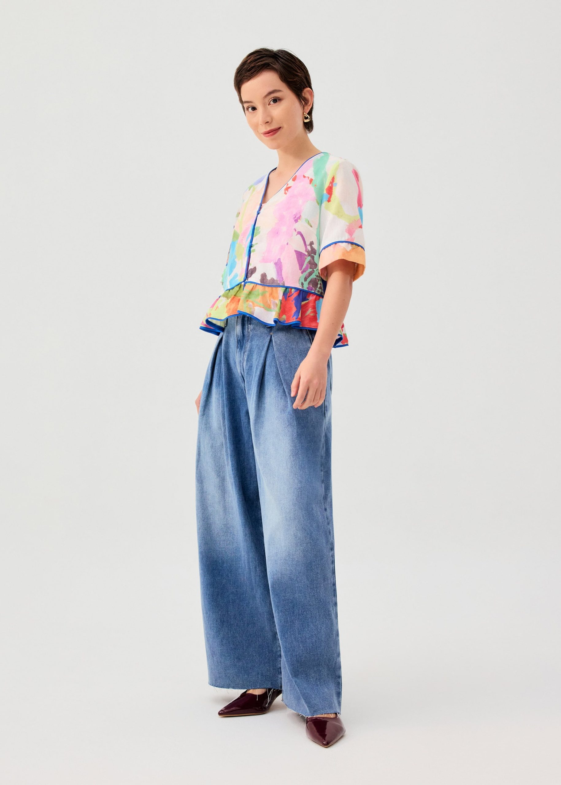 V-neck Boxy Peplum Top in Vivid Blooms - Image 3