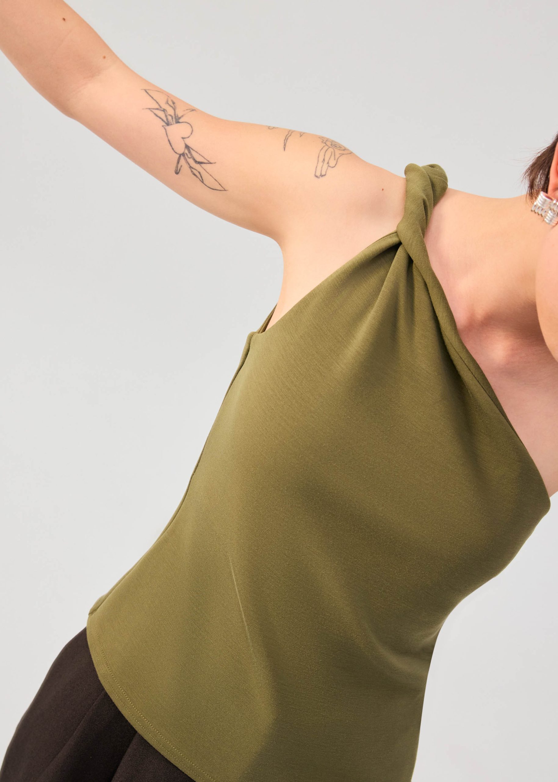 Tencel Shoulder Twist Toga Fitted Top - Image 8