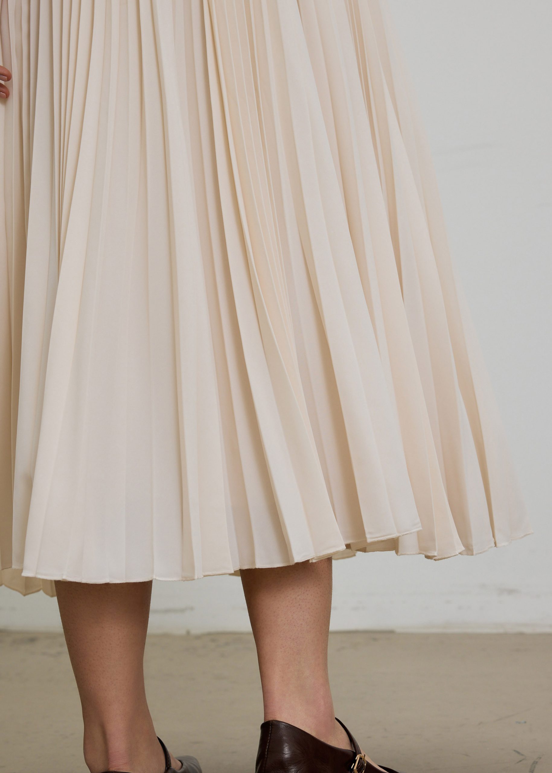 Wei Elastic Sunray Pleated Midaxi Skirt - Image 25