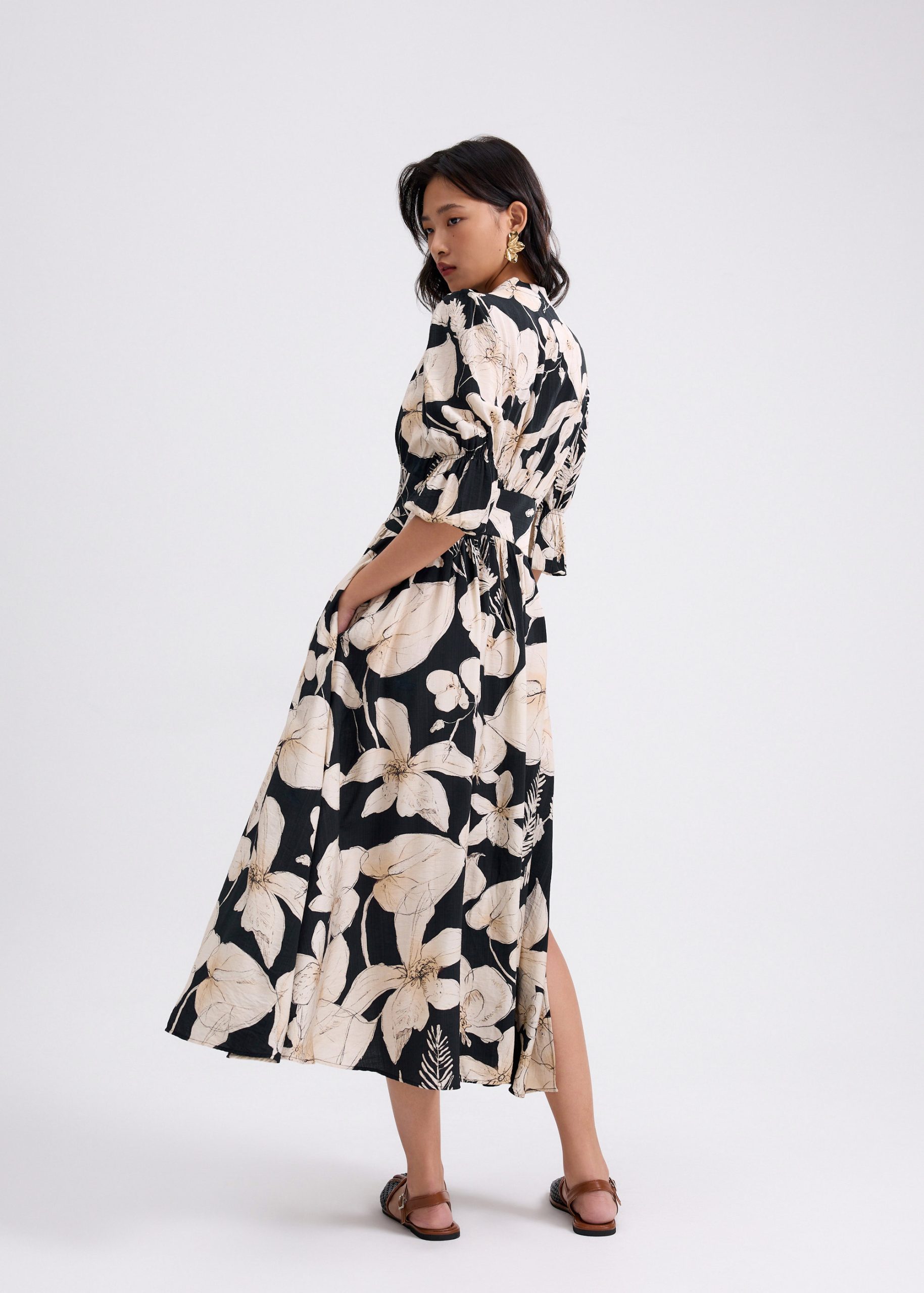 V-neck Puff Sleeve Fit & Flare Midaxi Dress in Garden City Blooms - Image 6