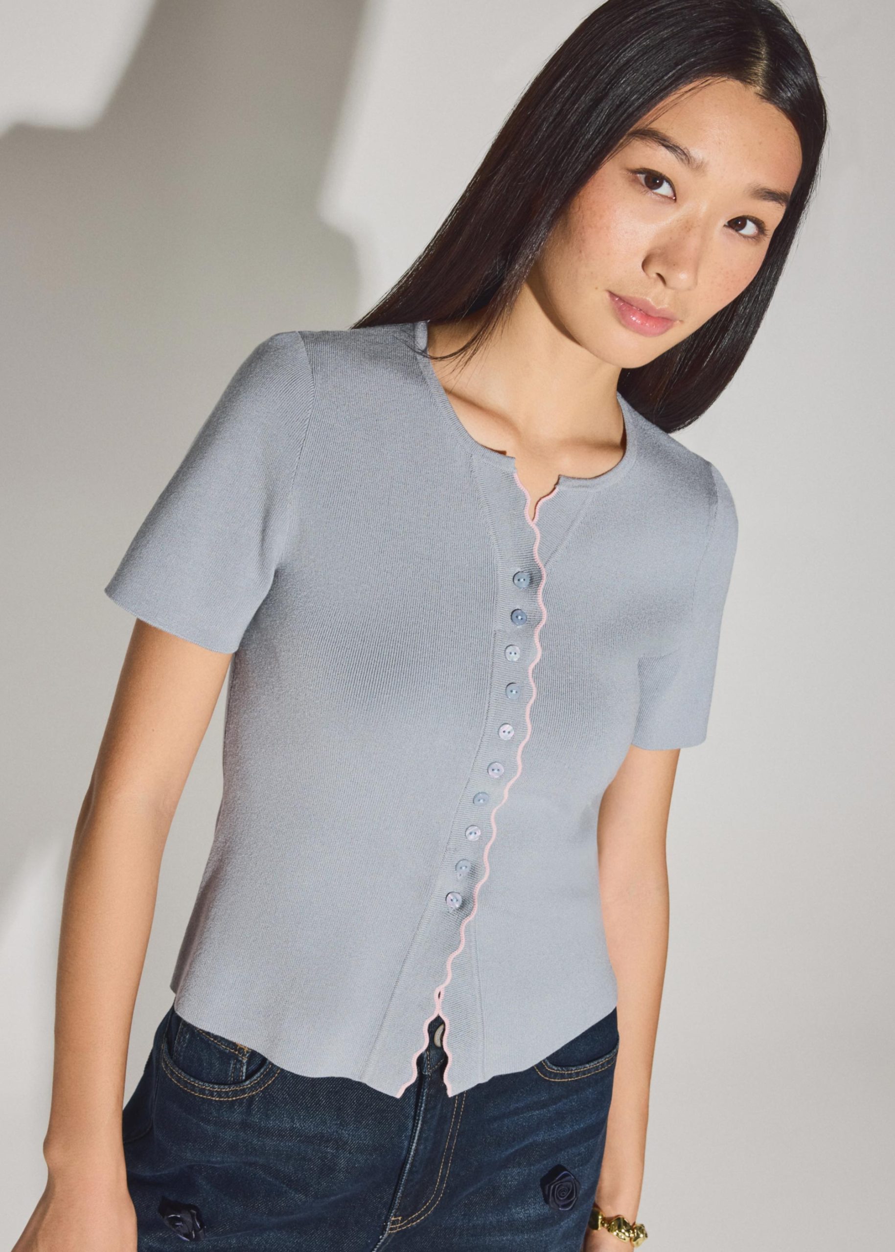 Knit Scallop Edge Fitted Button Down Top