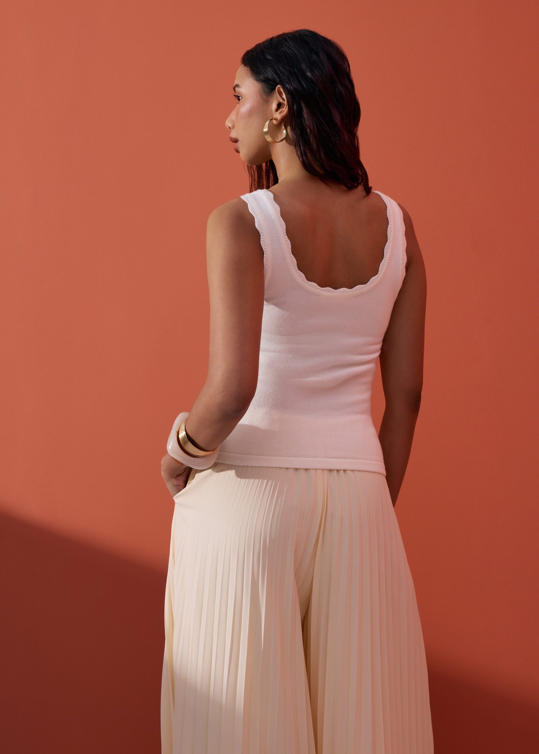 Rue Knit Scoop Neck Scallop Edge Tank Top - Image 10