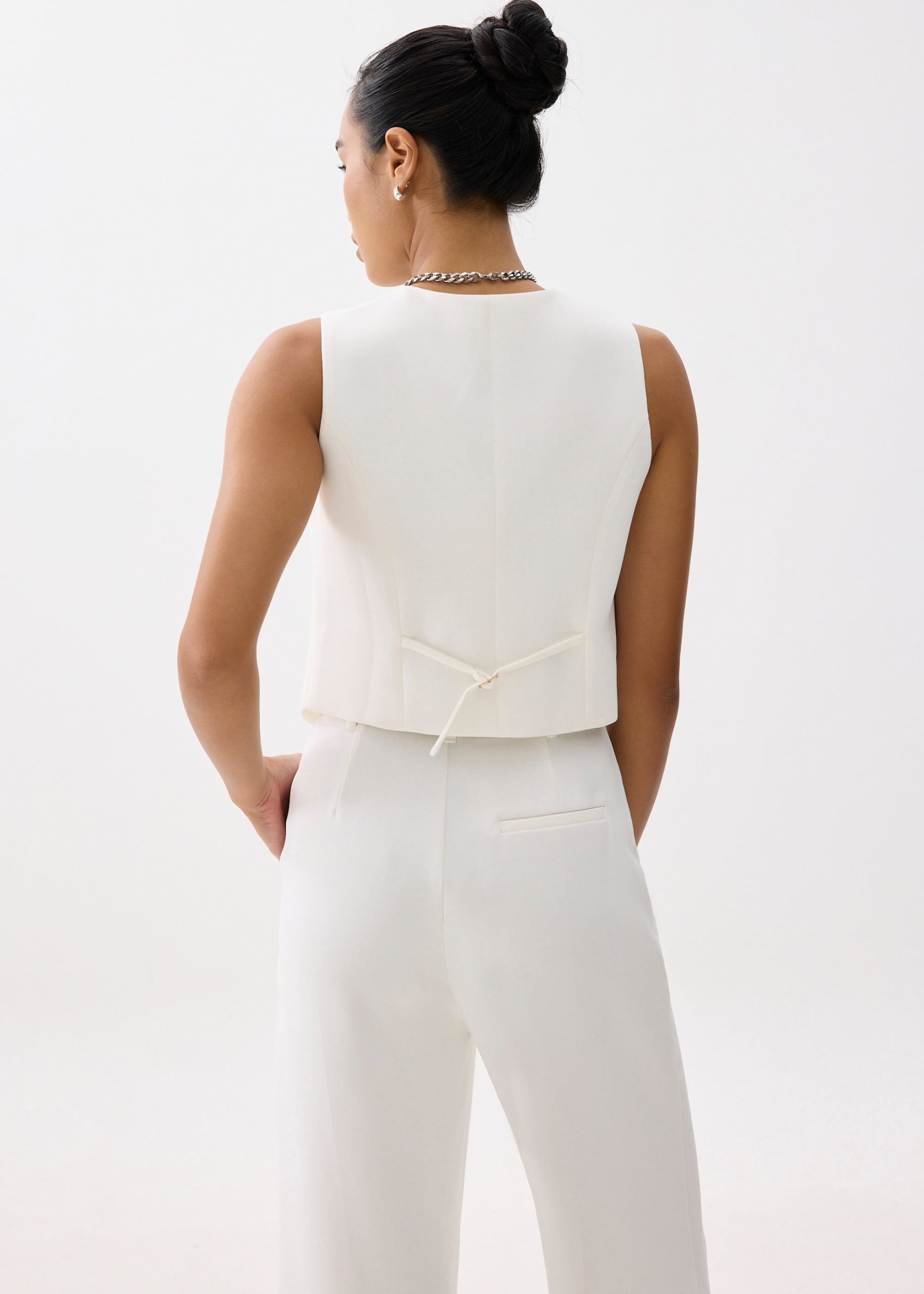 Yuna Relaxed V-neck Vest - Image 11