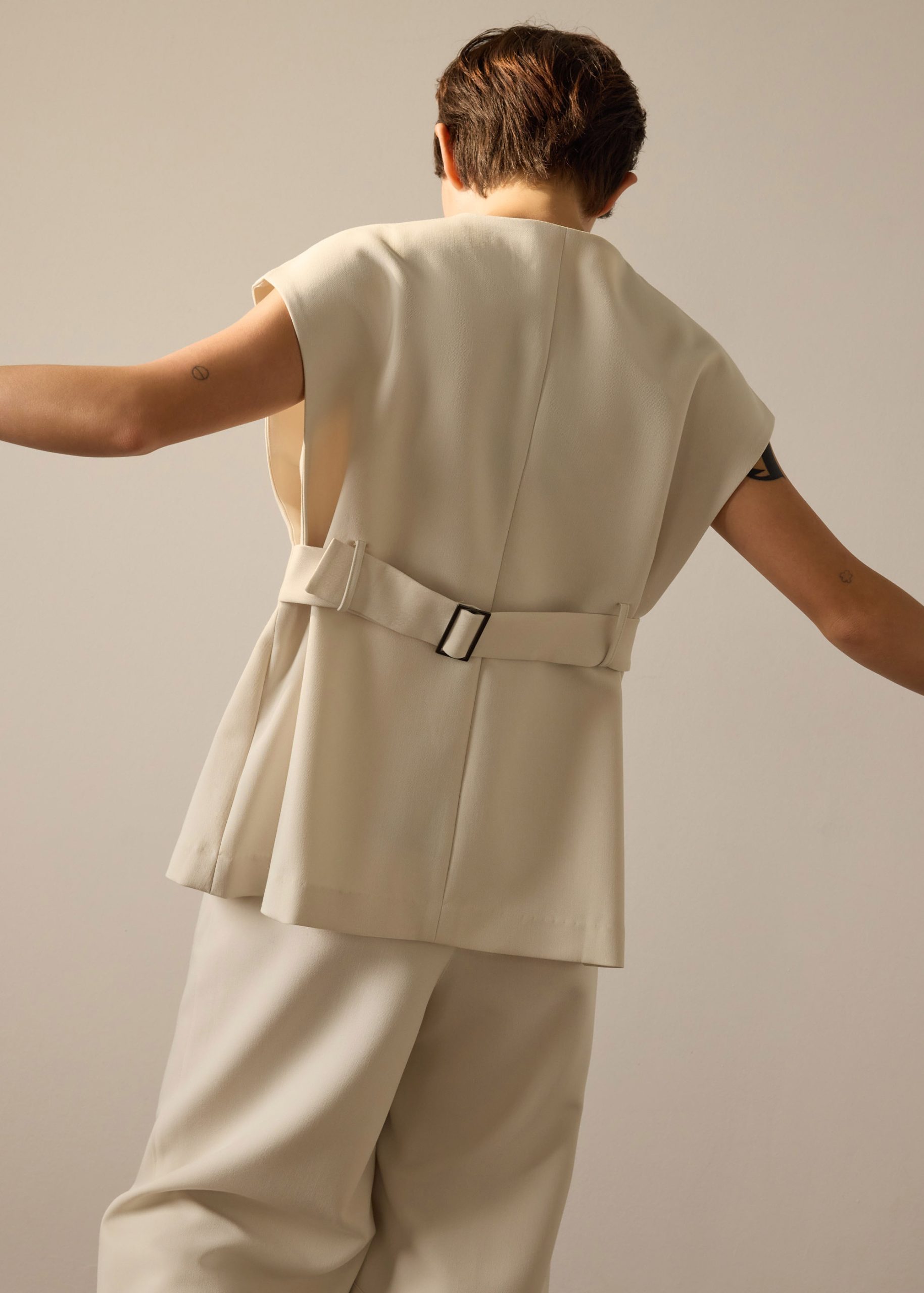 Riyo Twill Round Neck Boxy Vest - Image 11