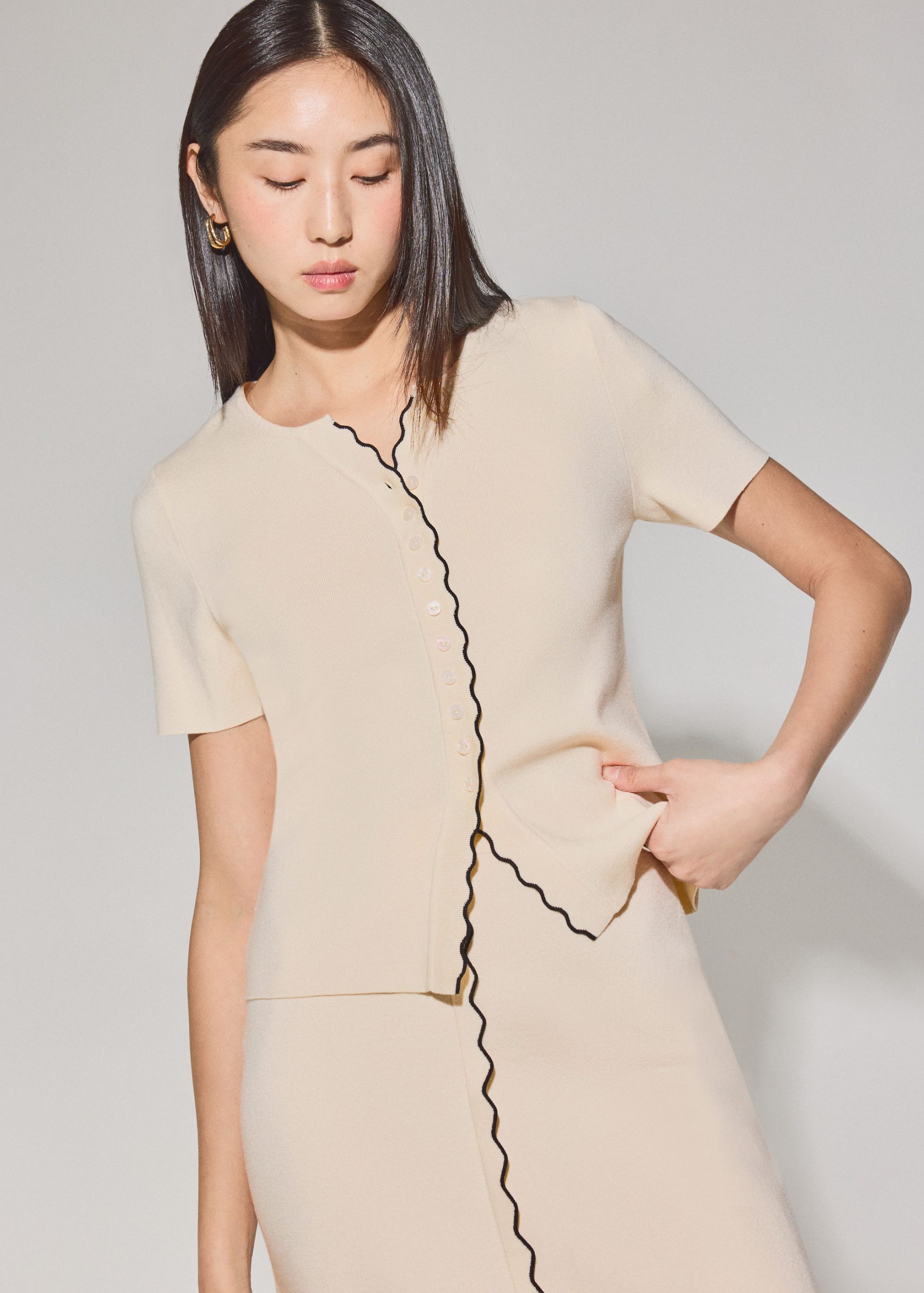 Knit Scallop Edge Fitted Button Down Top - Image 2