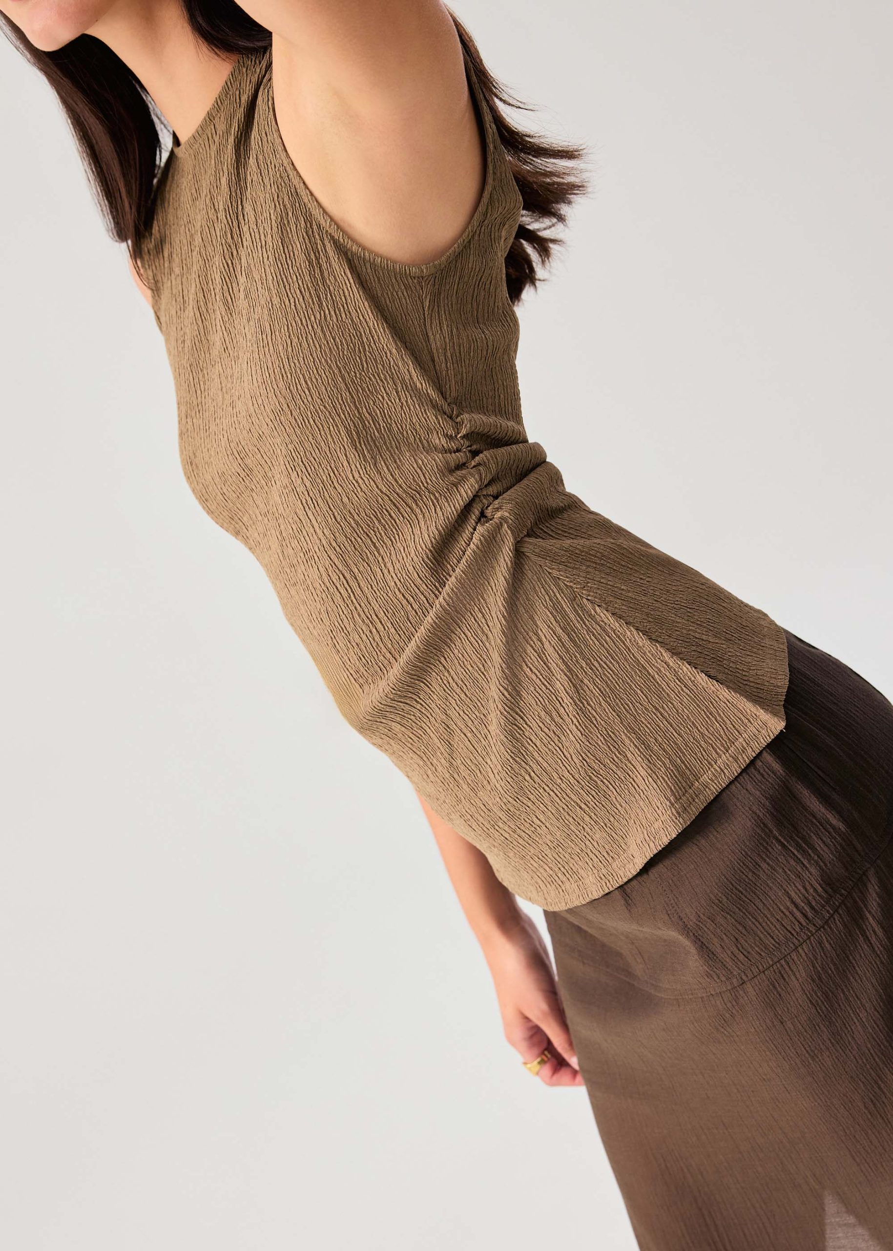 Crinkled Jersey Round Neck Fitted Tank Top - Image 10