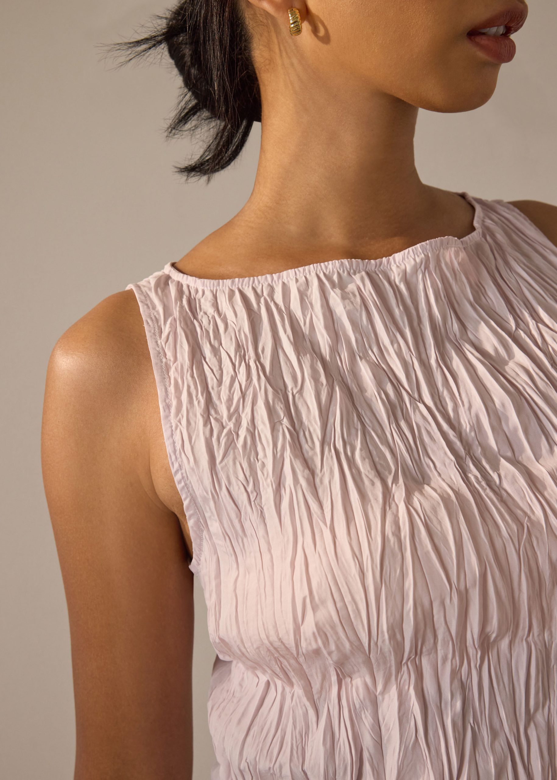 Joanne Crinkled Pleats Asymmetric Hem Top - Image 17