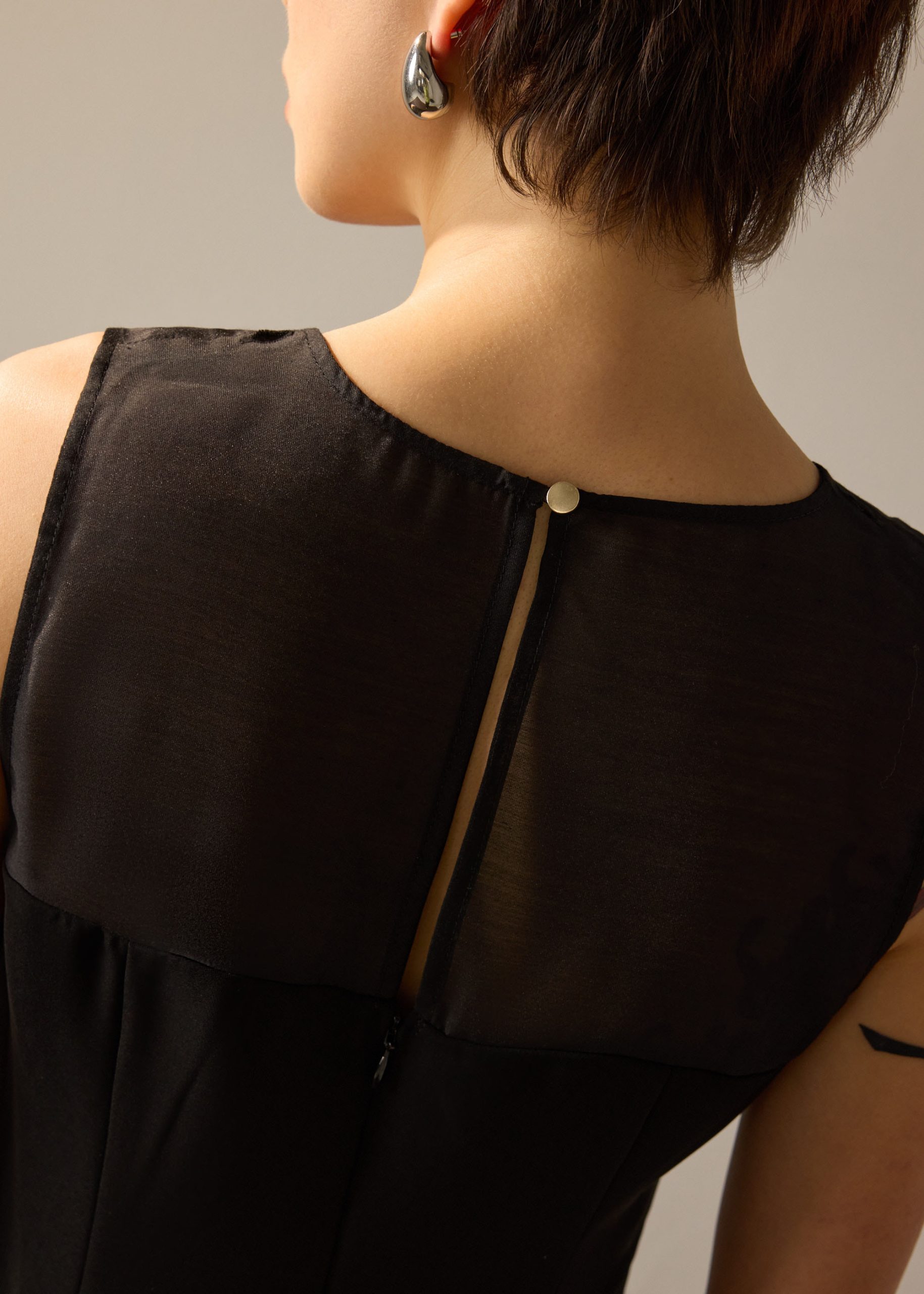 Andrea Multi-way Detachable Sash Crepe Round Neck Top - Image 6
