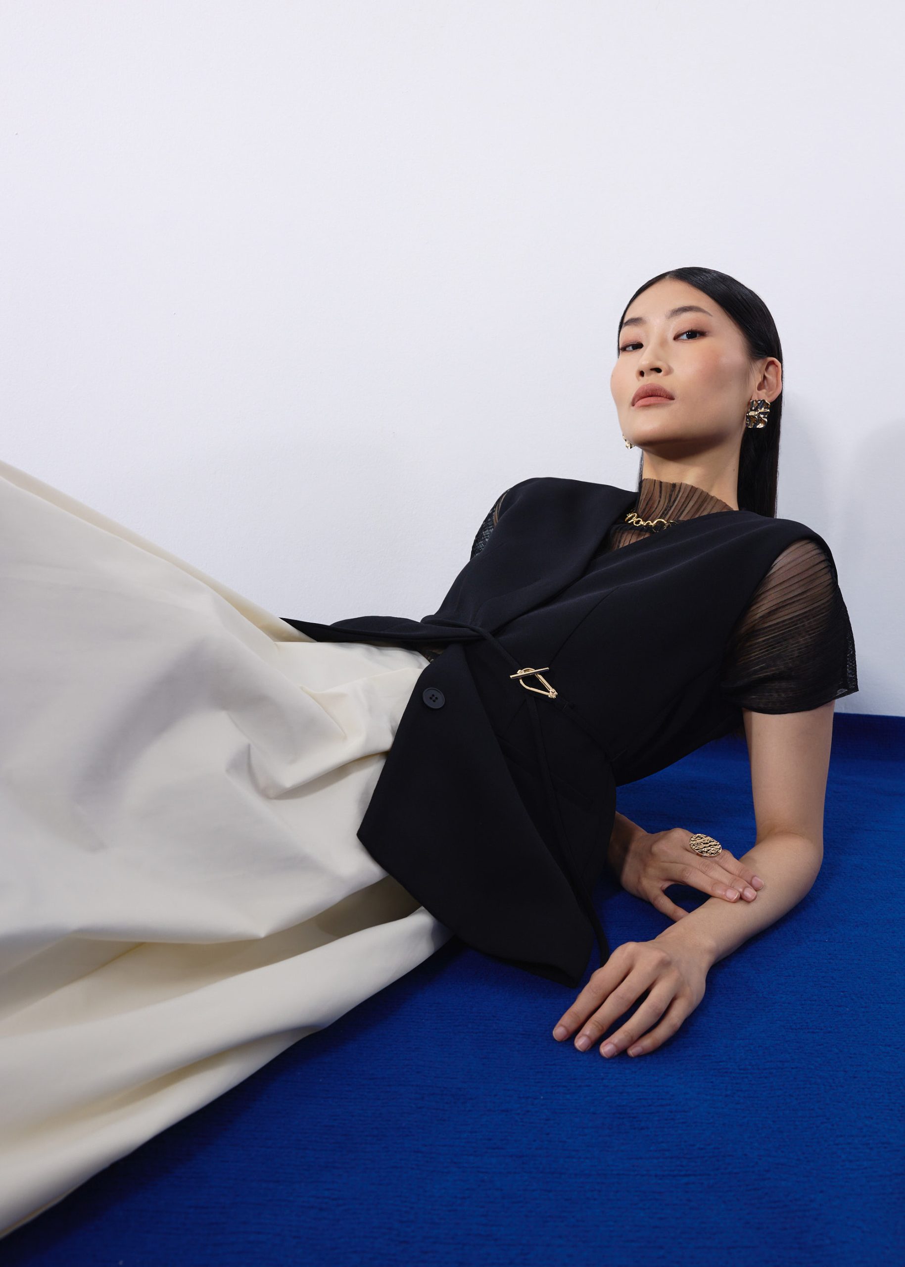 Ji-woo Relaxed Belted Shoulder Padded Crepe Longline Vest - Image 3