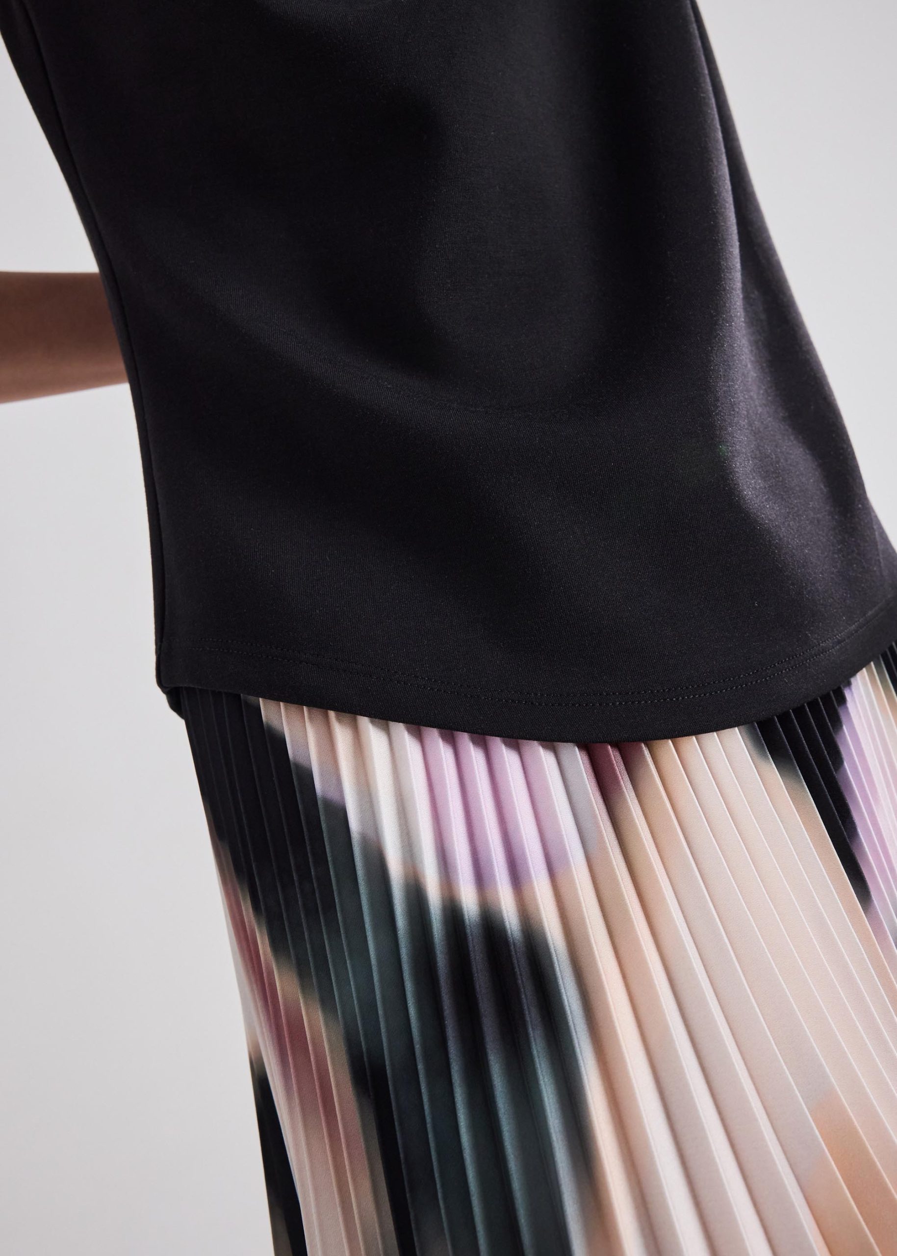 Jersey Asymmetric Tee - Image 6