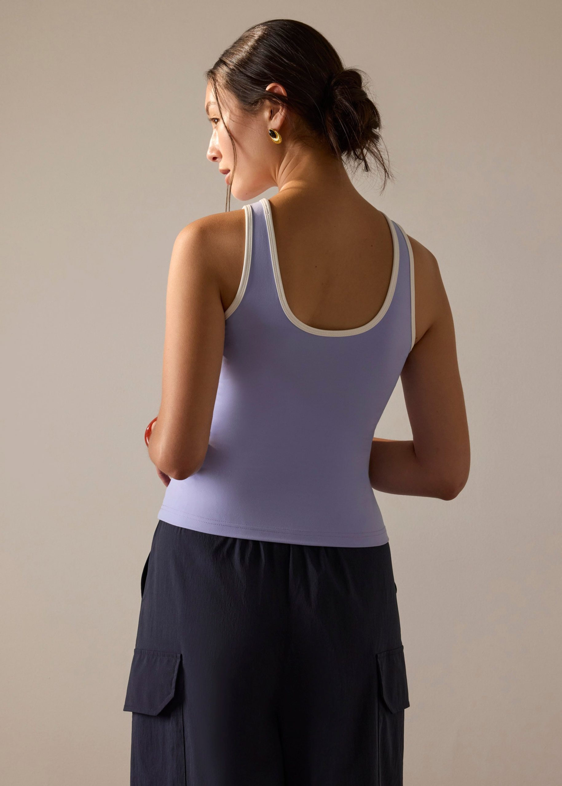 BraFree by LB Multi-way Contrast Piping Jersey Fitted Top - Image 10