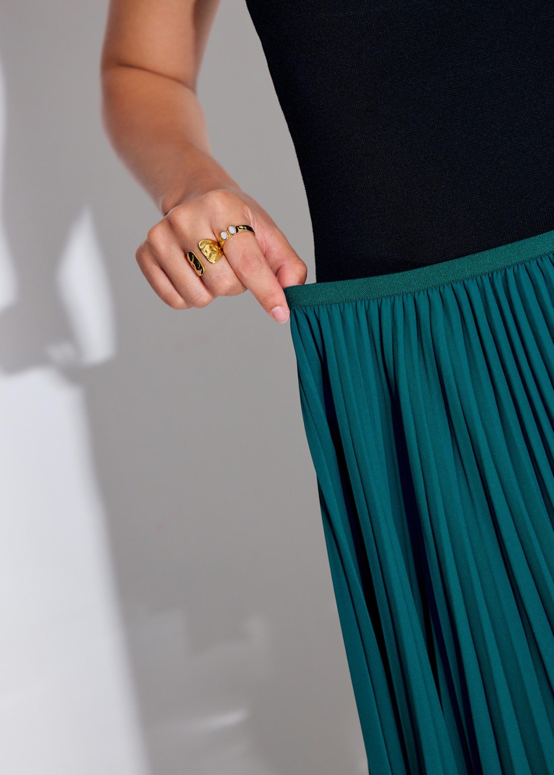 Wei Elastic Sunray Pleated Midaxi Skirt - Image 28