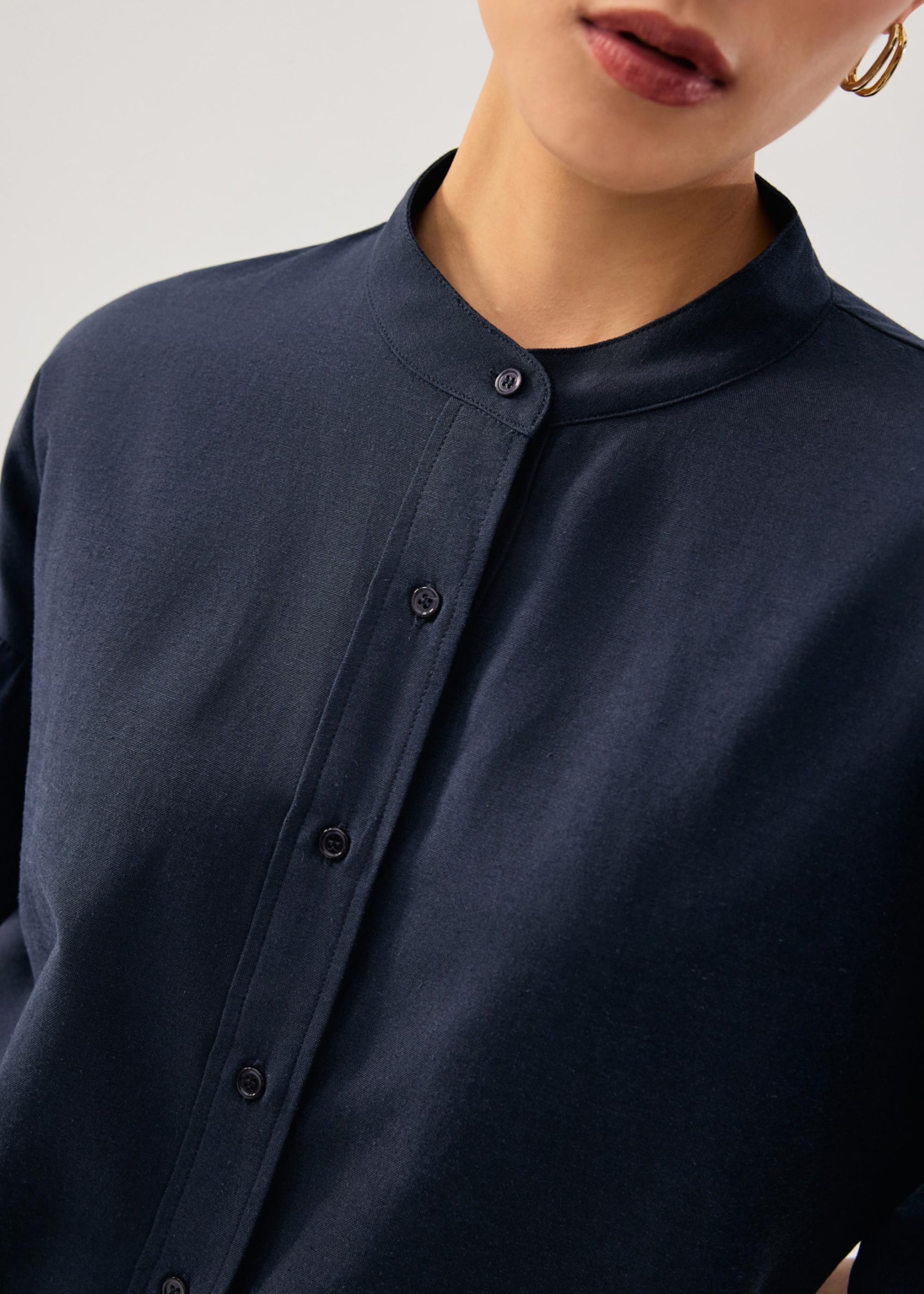 Relaxed Cotton Button Down Collared Puff Sleeve Top - Image 12