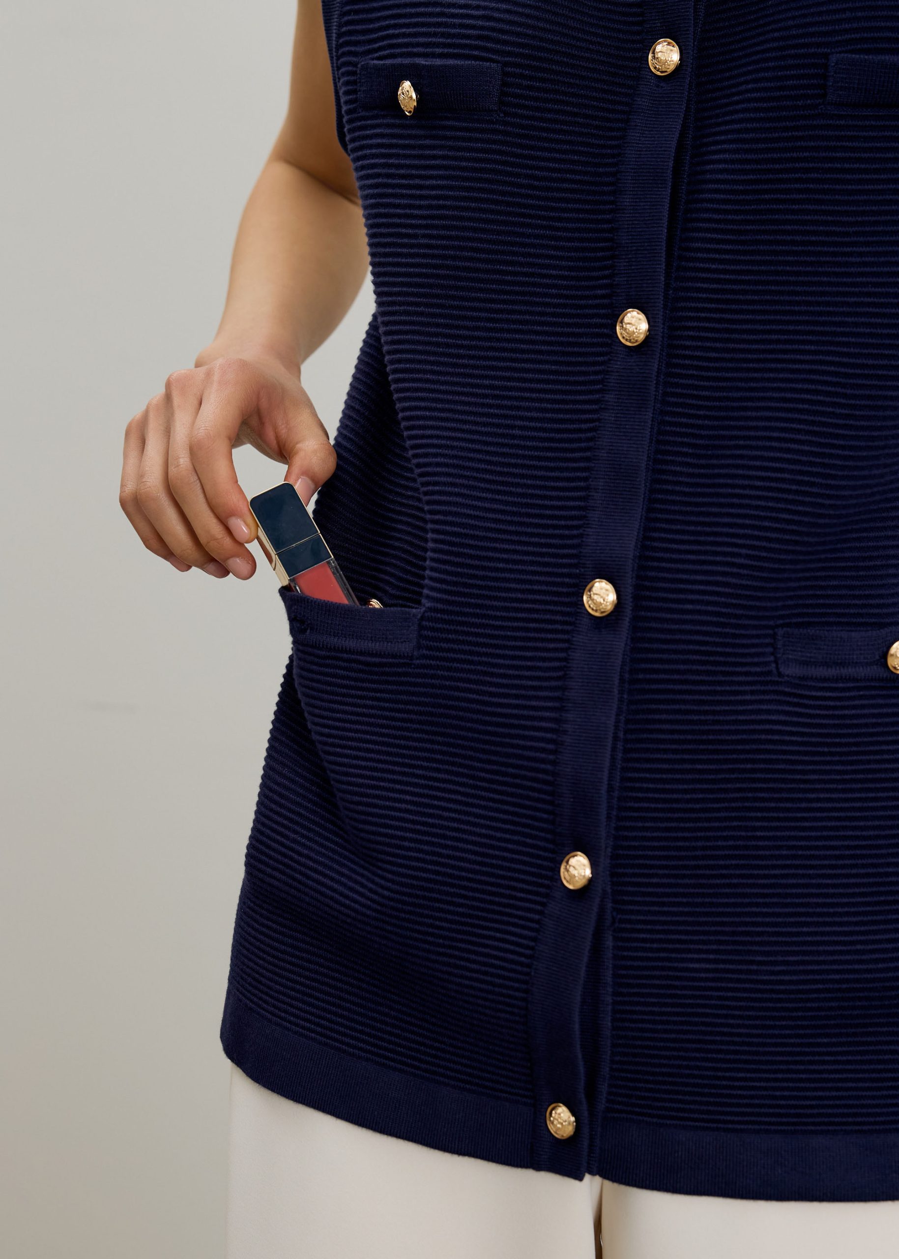 Yun Boxy Knit Vest - Image 4