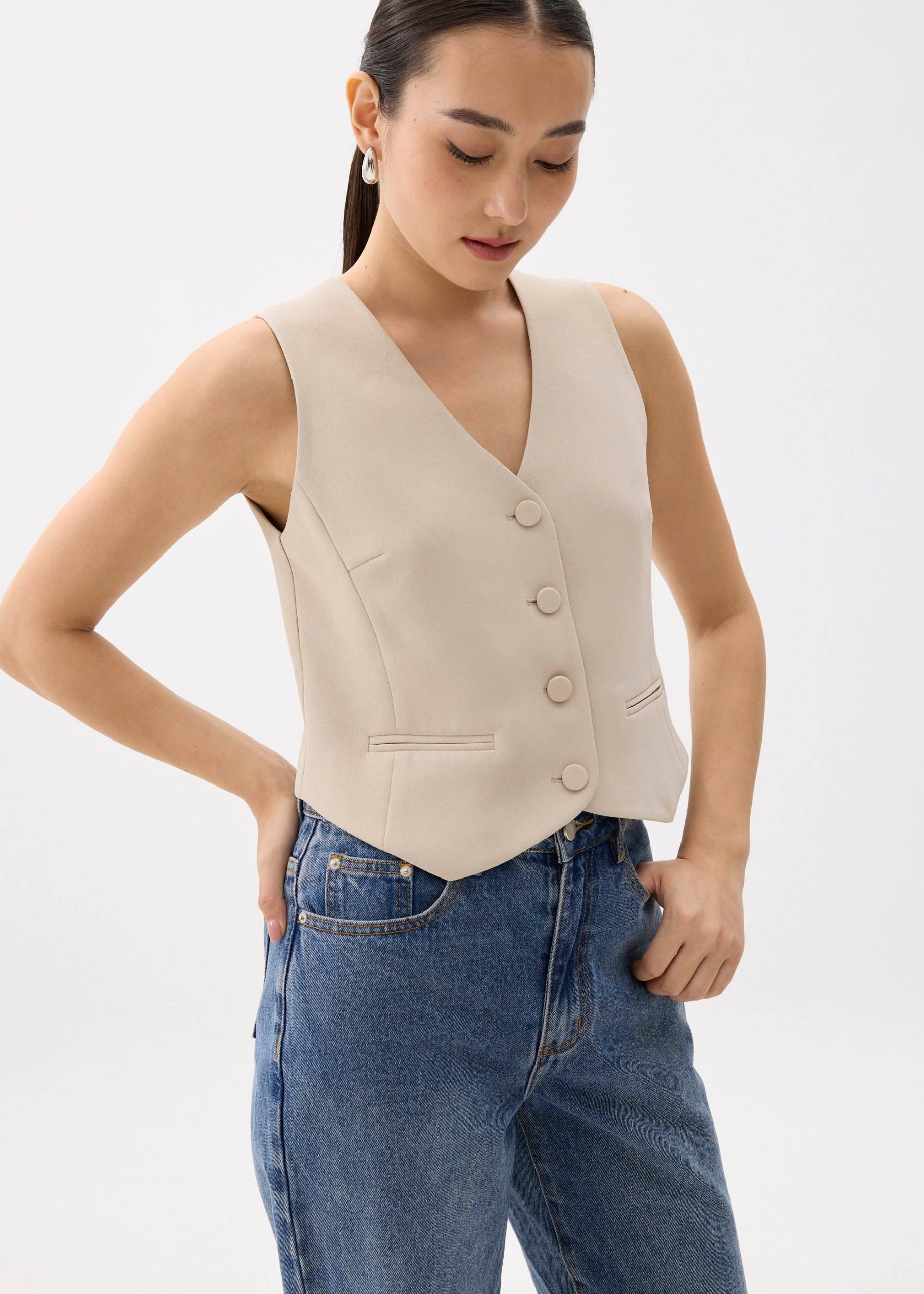 Yuna Relaxed V-neck Vest - Image 14