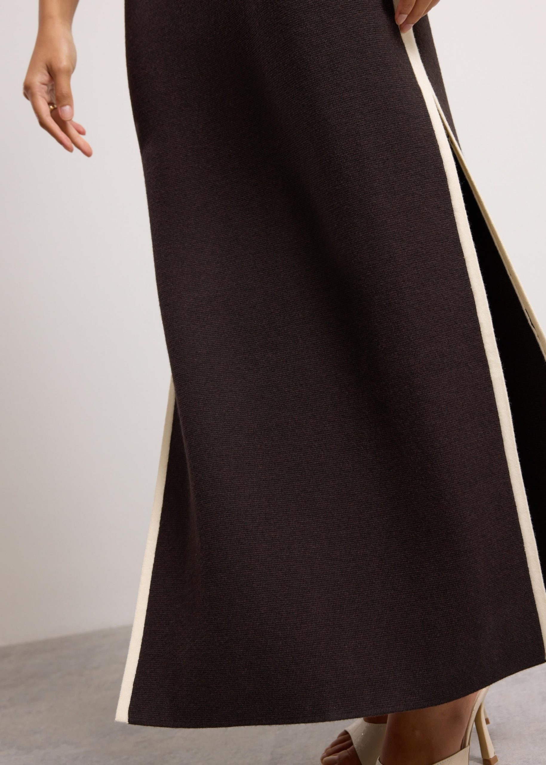 Elastic Knit High Waist Column Maxi Skirt - Image 10