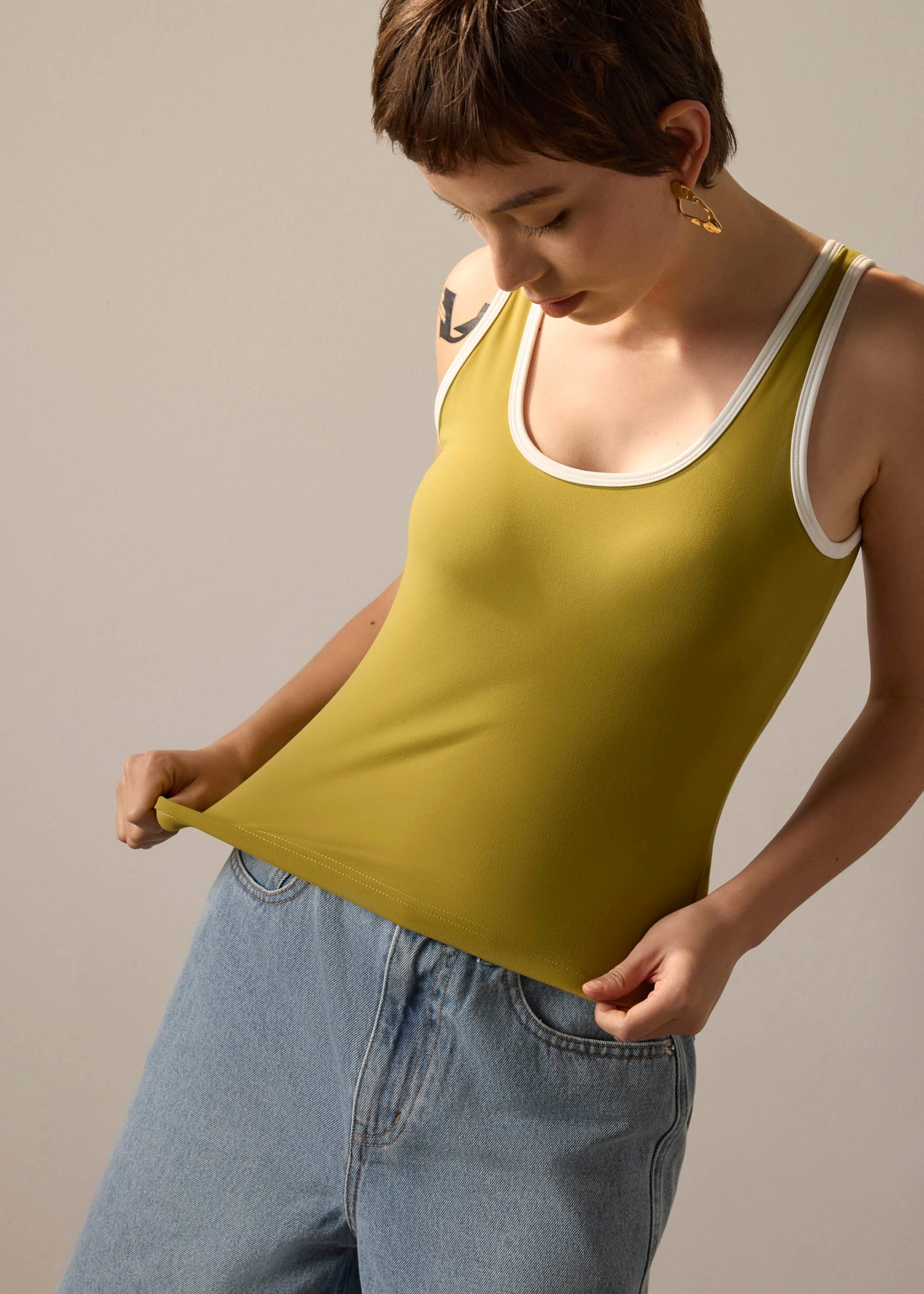 BraFree by LB Multi-way Contrast Piping Jersey Fitted Top - Image 15