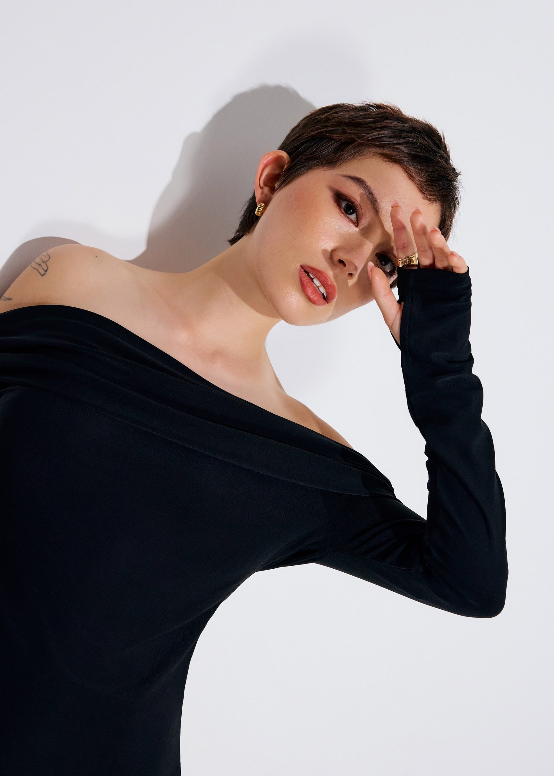 Jersey Off-Shoulder Fitted Top - Image 2