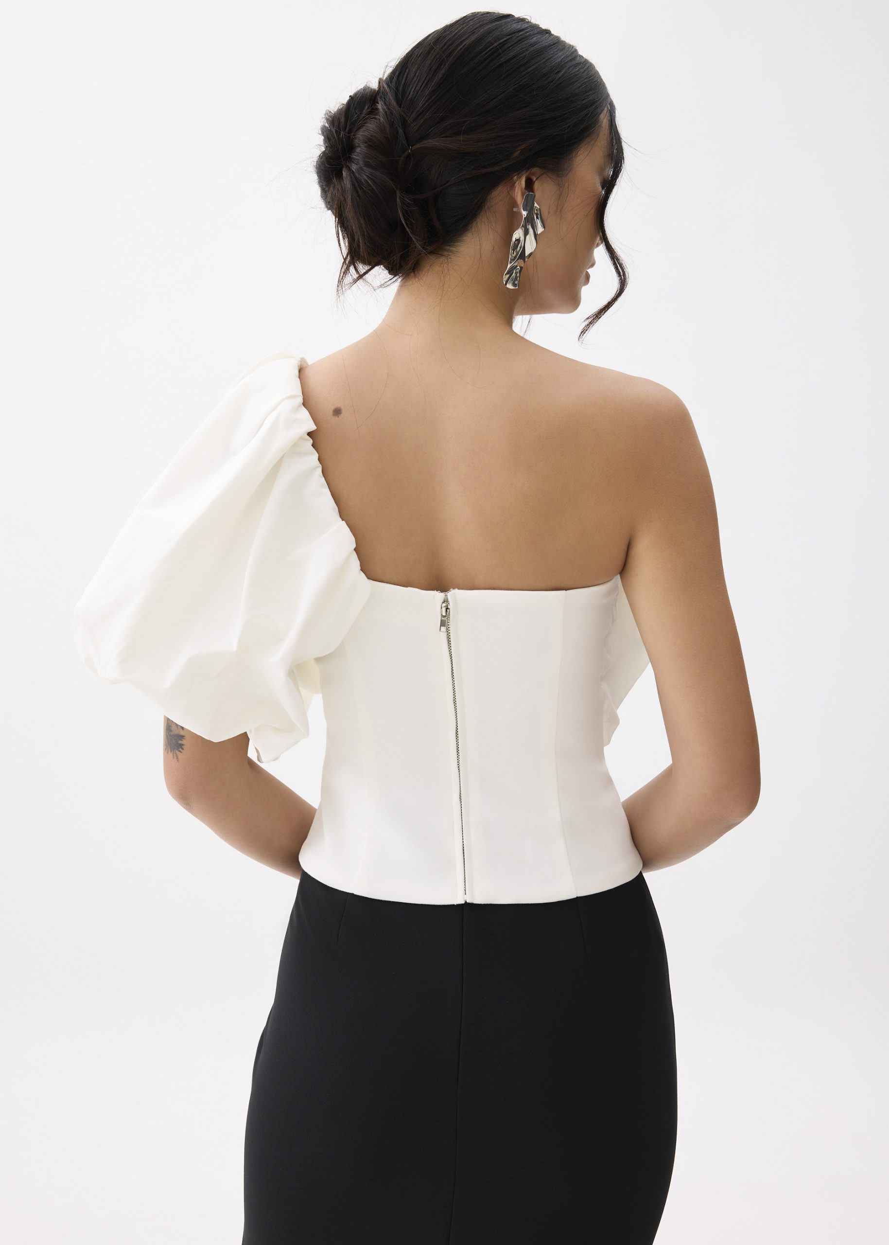 BraFree by LB Asymmetric Puff Sleeve Top - Image 17
