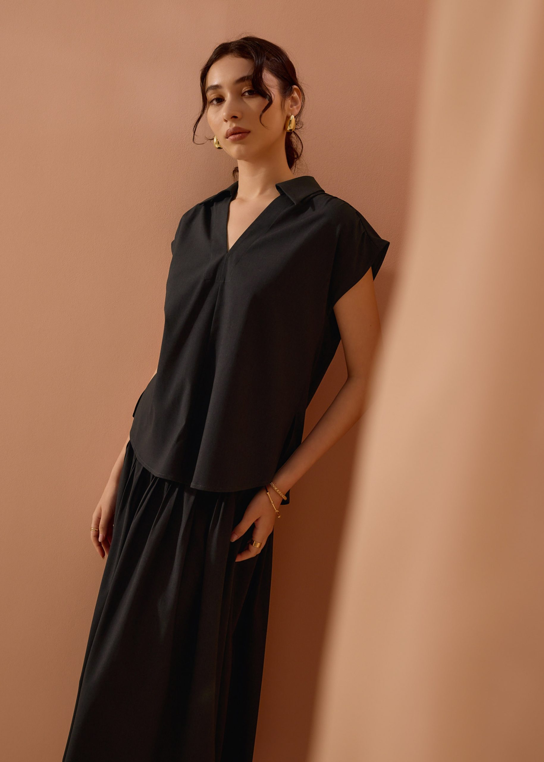 Dana Relaxed V-neck Shirt - Image 9