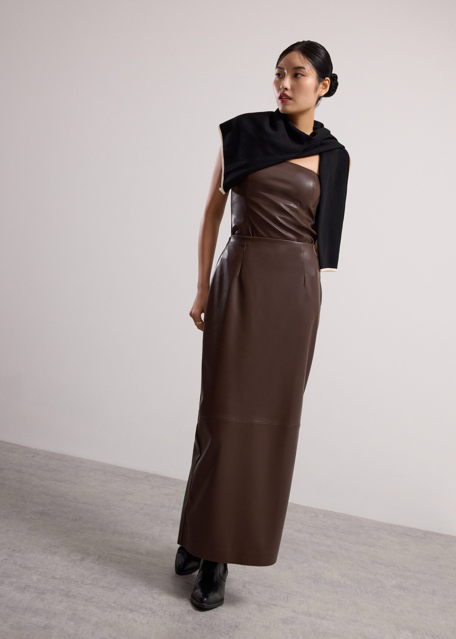 Rachel Vegan Leather Column Maxi Skirt - Image 4