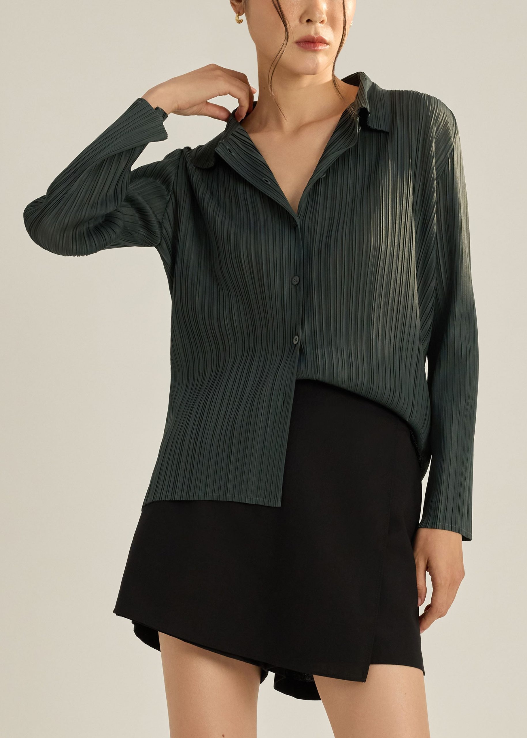 Yerin Plissé Relaxed Shirt - Image 10