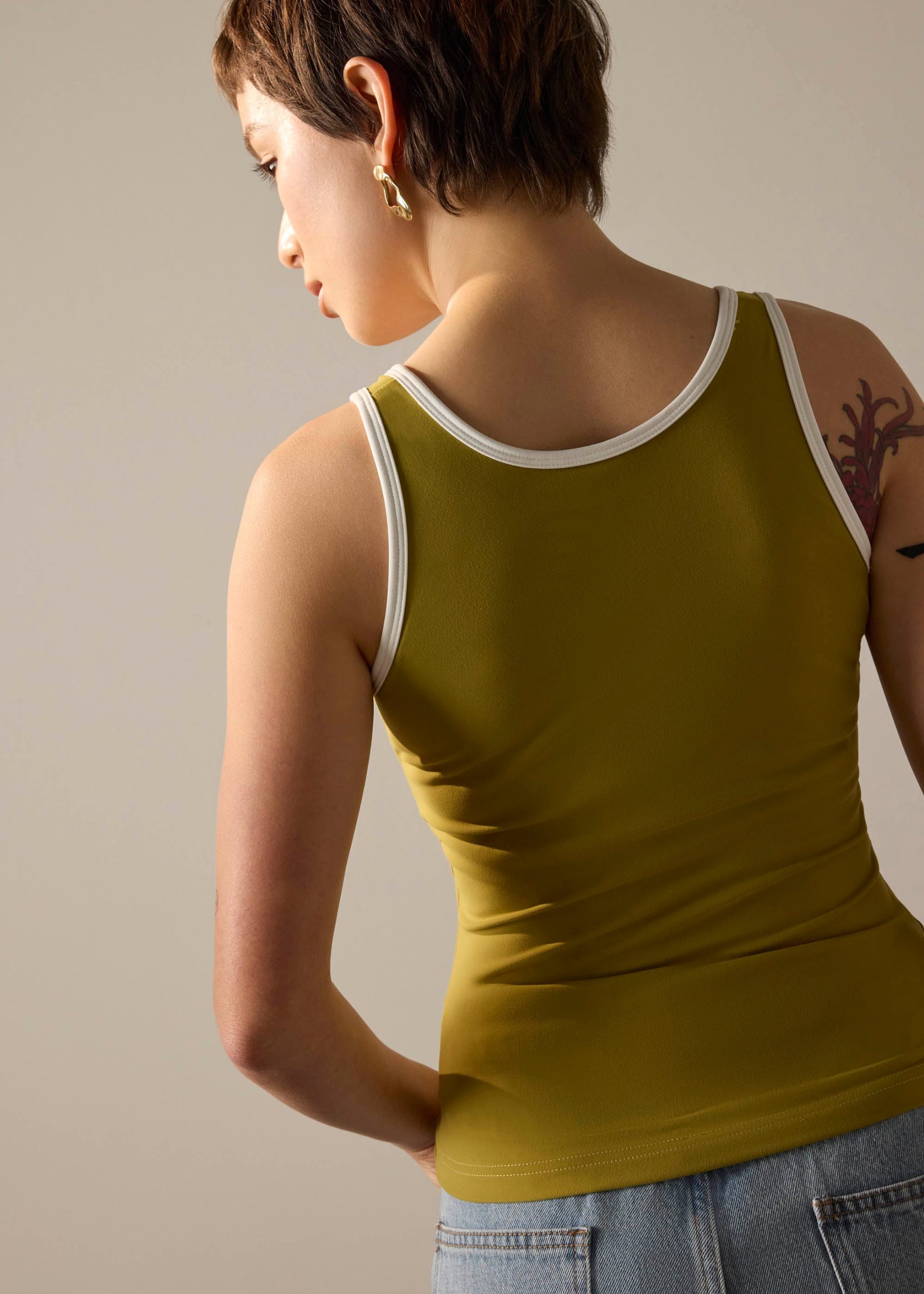 BraFree by LB Multi-way Contrast Piping Jersey Fitted Top - Image 17
