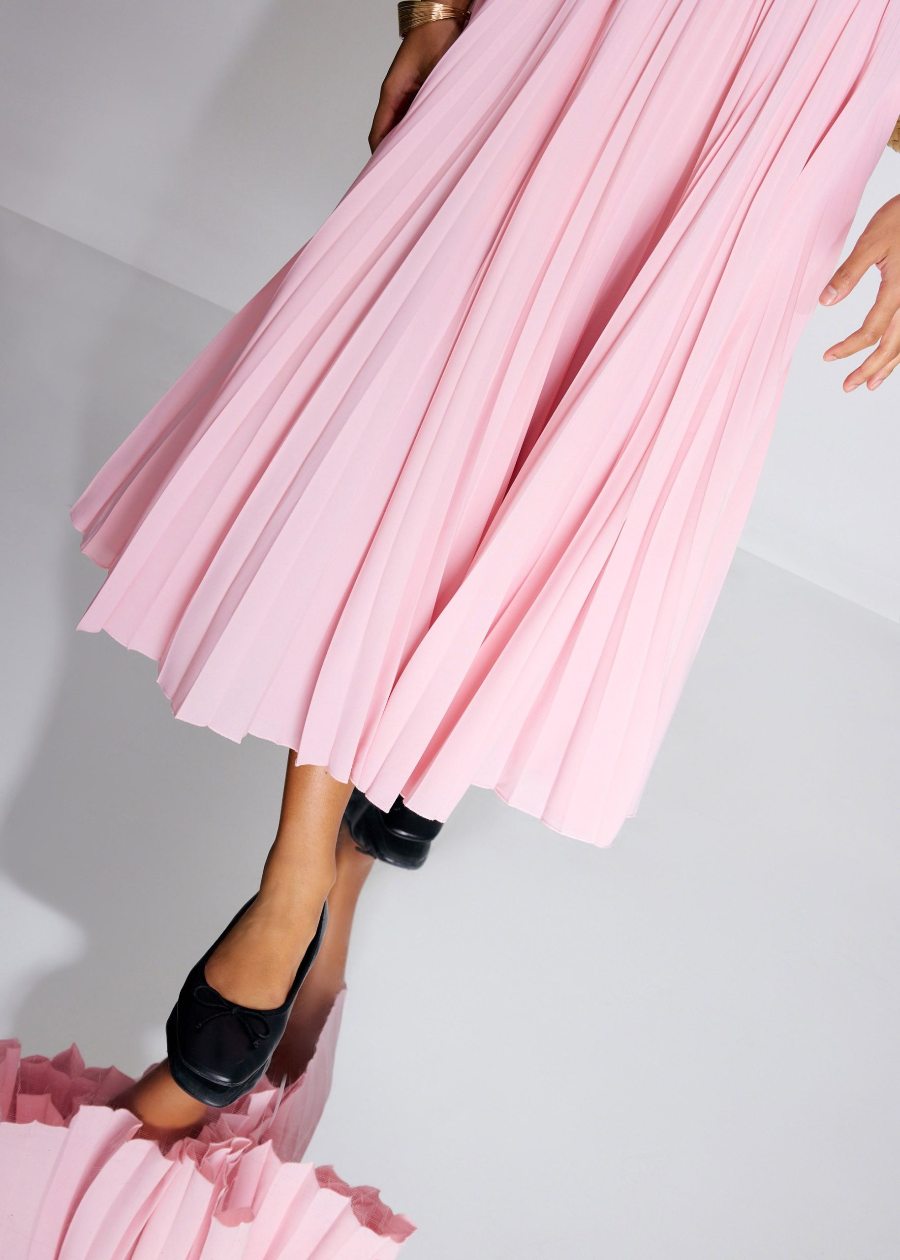 Wei Elastic Sunray Pleated Midaxi Skirt - Image 35