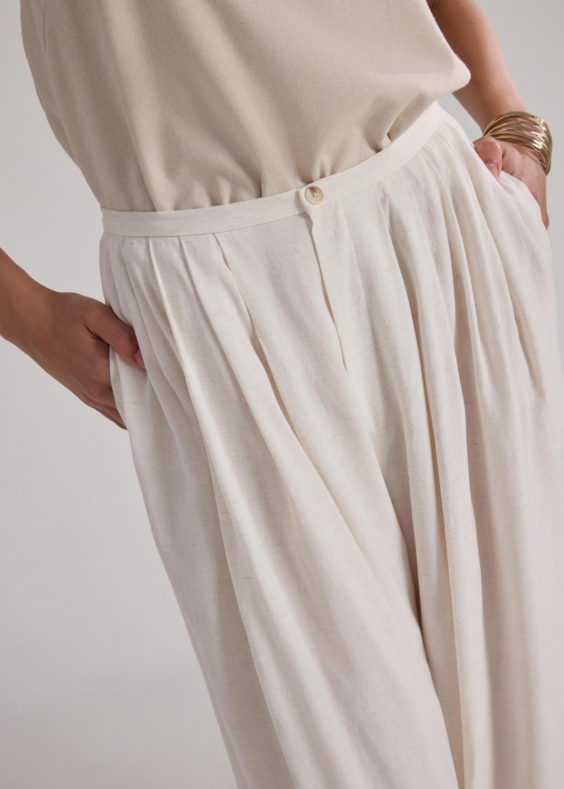 Pleated Wide Leg Pants - Image 13