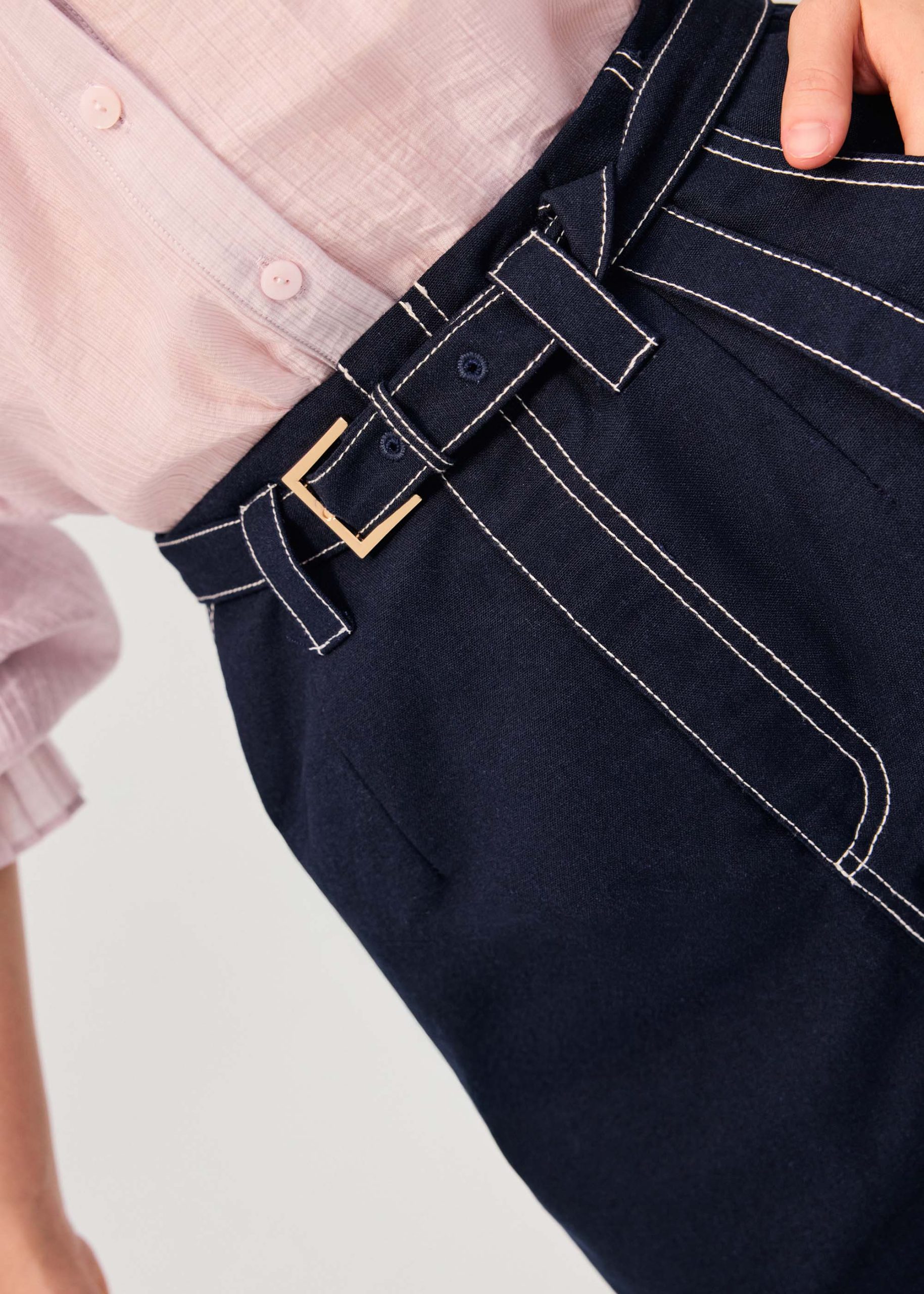 Belted Contrast Stitch High Waist Shorts - Image 5