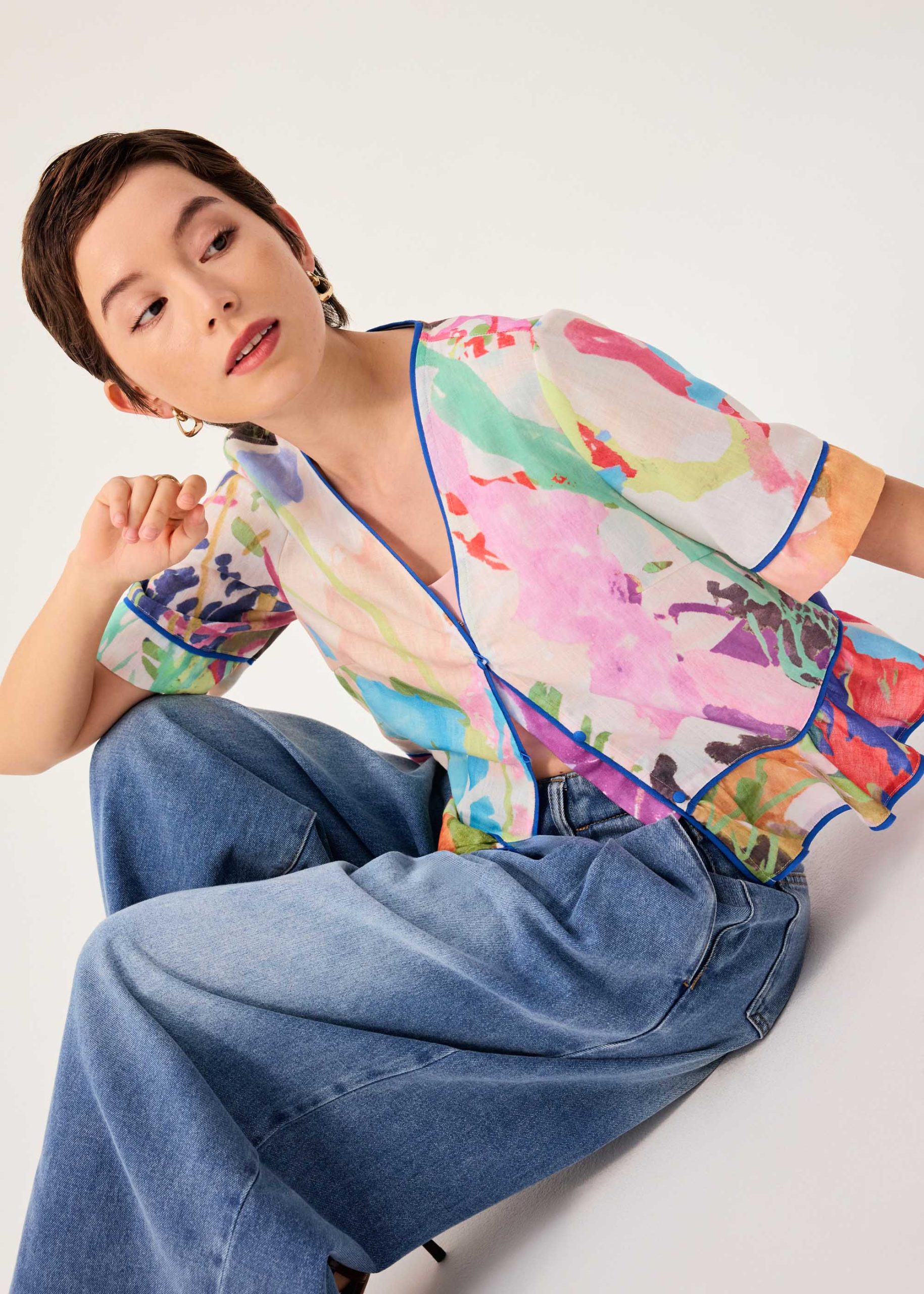 V-neck Boxy Peplum Top in Vivid Blooms
