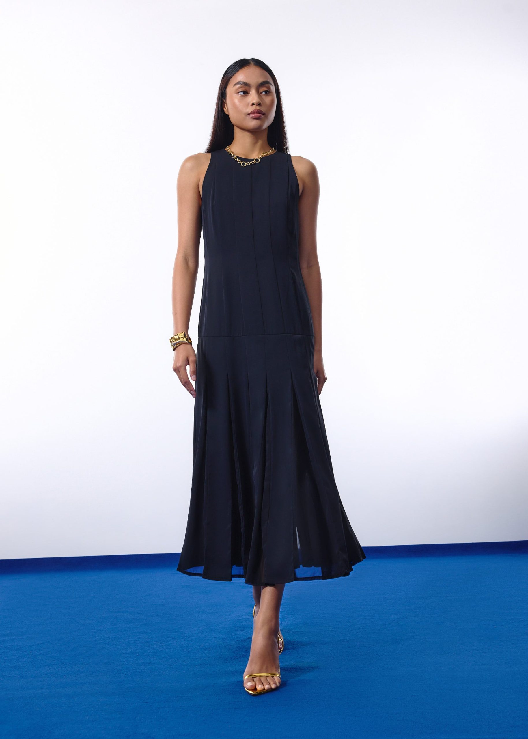 Round Neck Kick Flare Midaxi Dress - Image 3