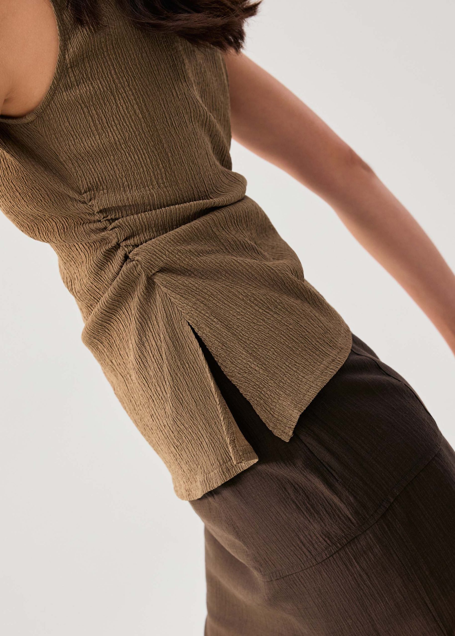 Crinkled Jersey Round Neck Fitted Tank Top - Image 12
