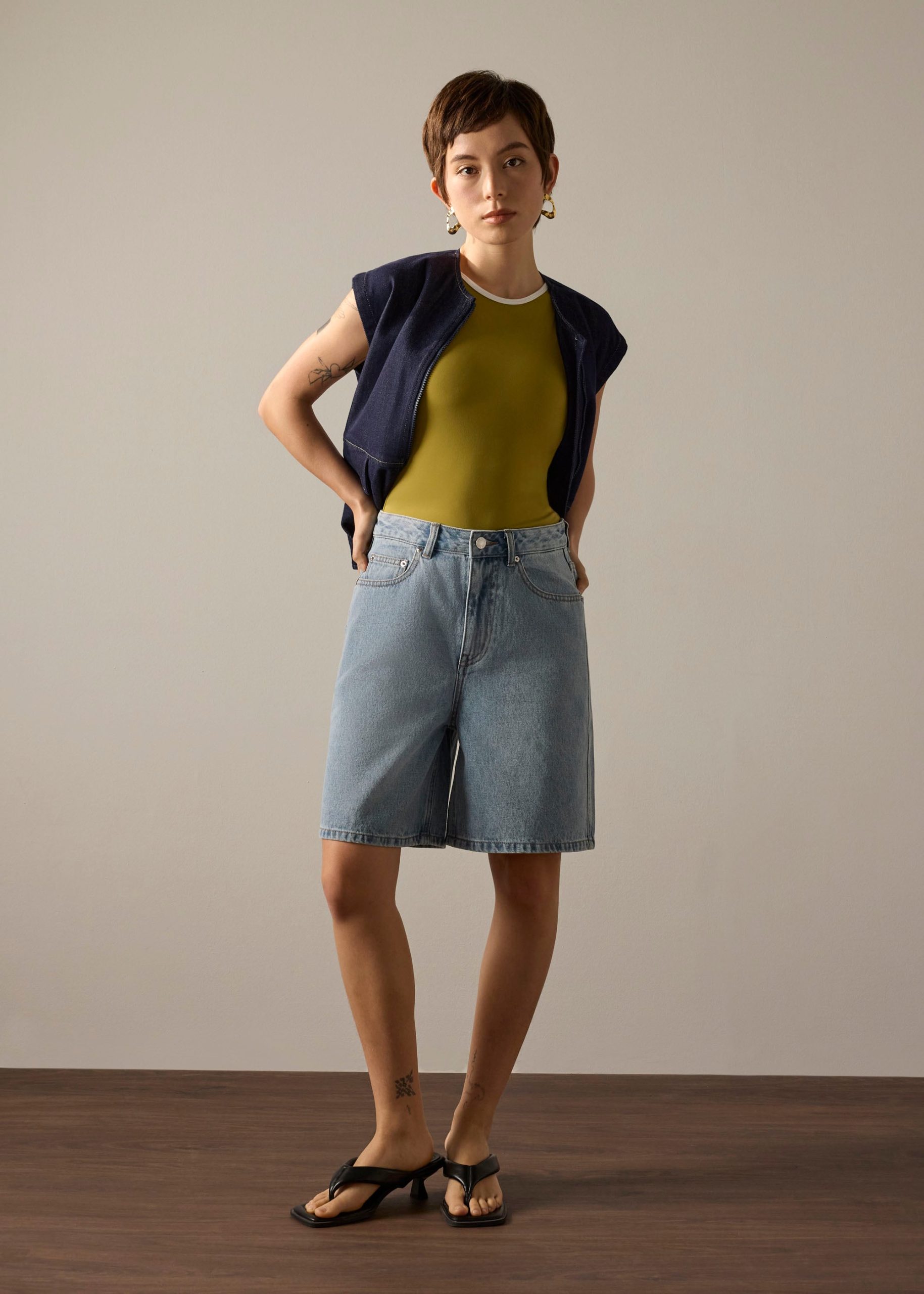 BraFree by LB Multi-way Contrast Piping Jersey Fitted Top - Image 12