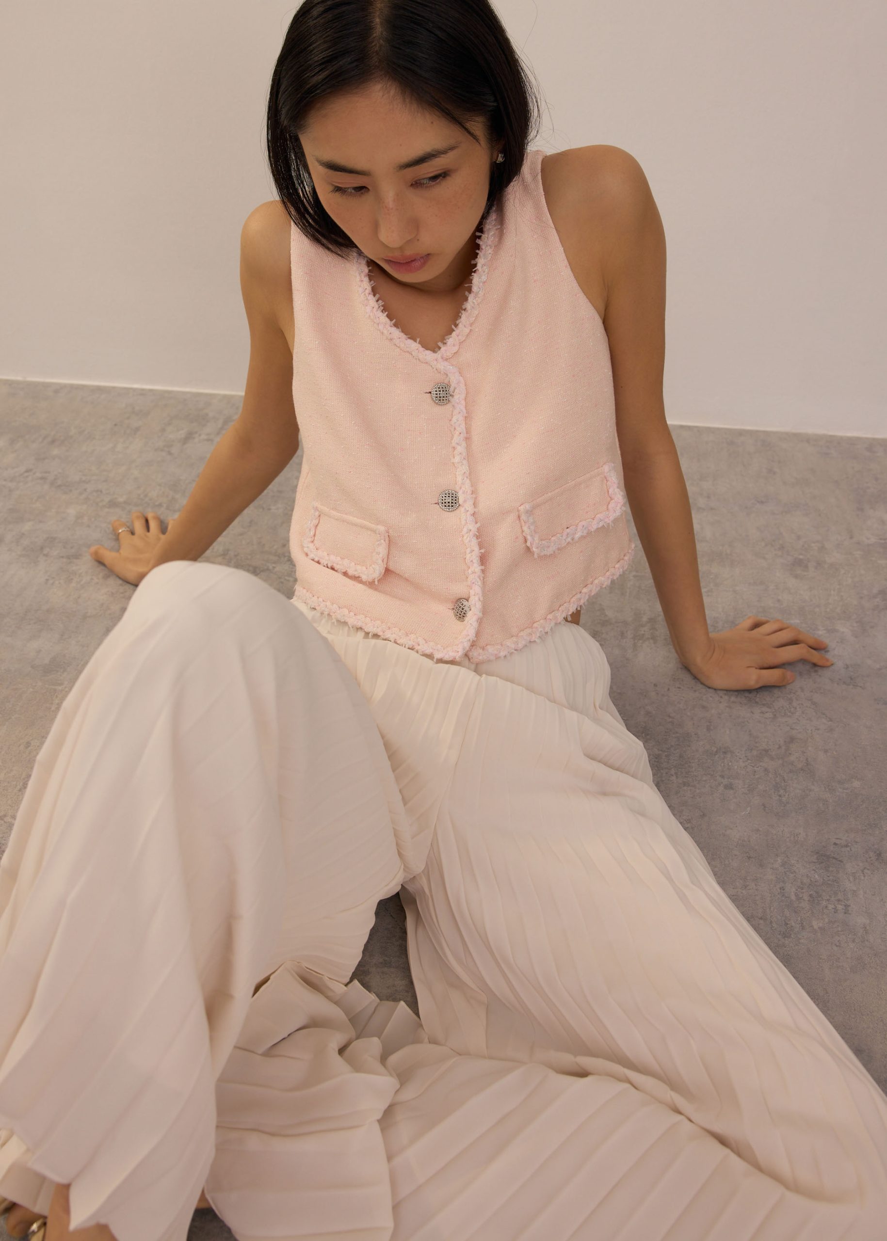Tweed V-Neck Boxy Crop Vest - Image 18