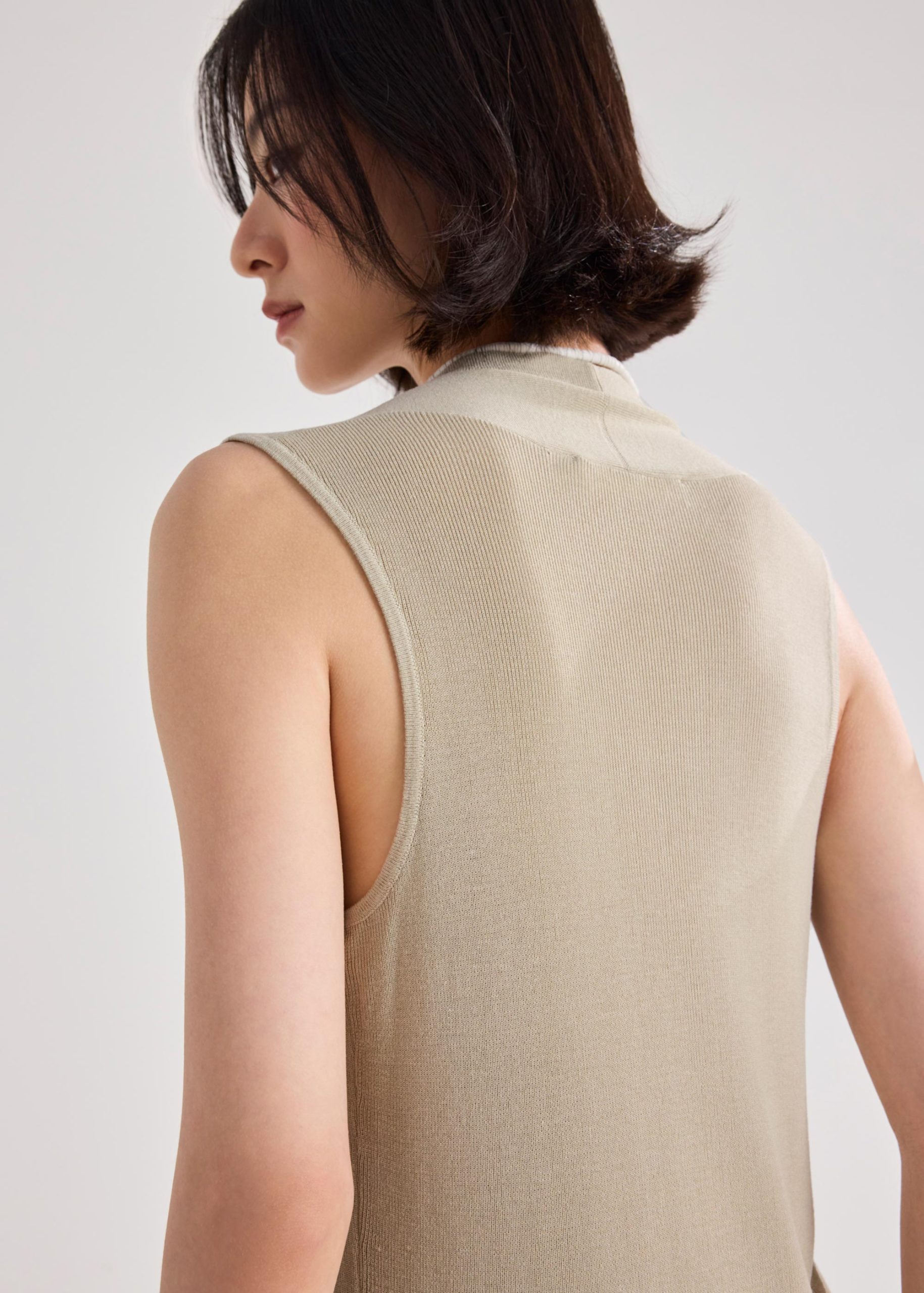 Chuan Soft Knit Long Vest - Image 11